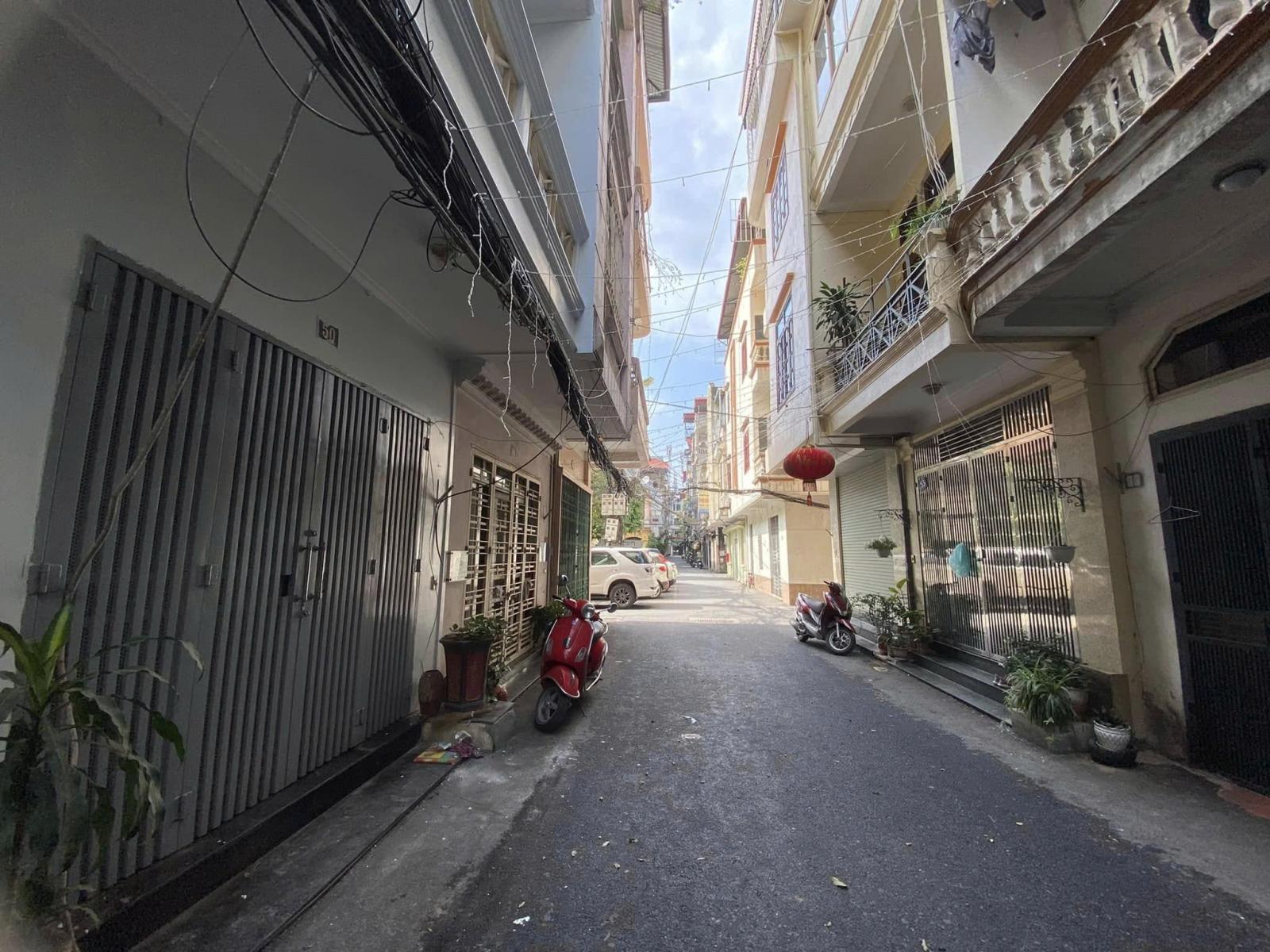 CHO THUÊ NGUYÊN CĂN KHƯƠNG TRUNG, Ô TÔ ĐỖ CỬA, ĐỦ ĐỒ CƠ BẢN, 42M 3T 12TR 0903258273 15987475