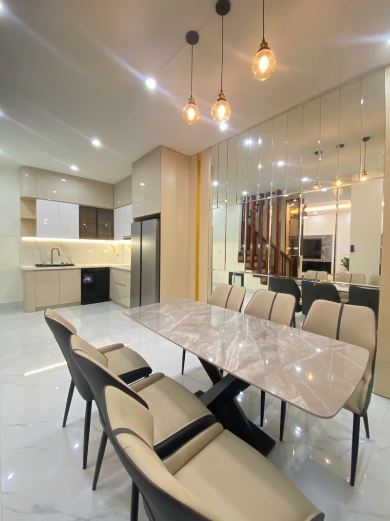 BÁN NHÀ CAO CẤP NGUYỄN VĂN CỪ – LÔ GÓC – THANG MÁY – FULL NỘI THẤT 15987492