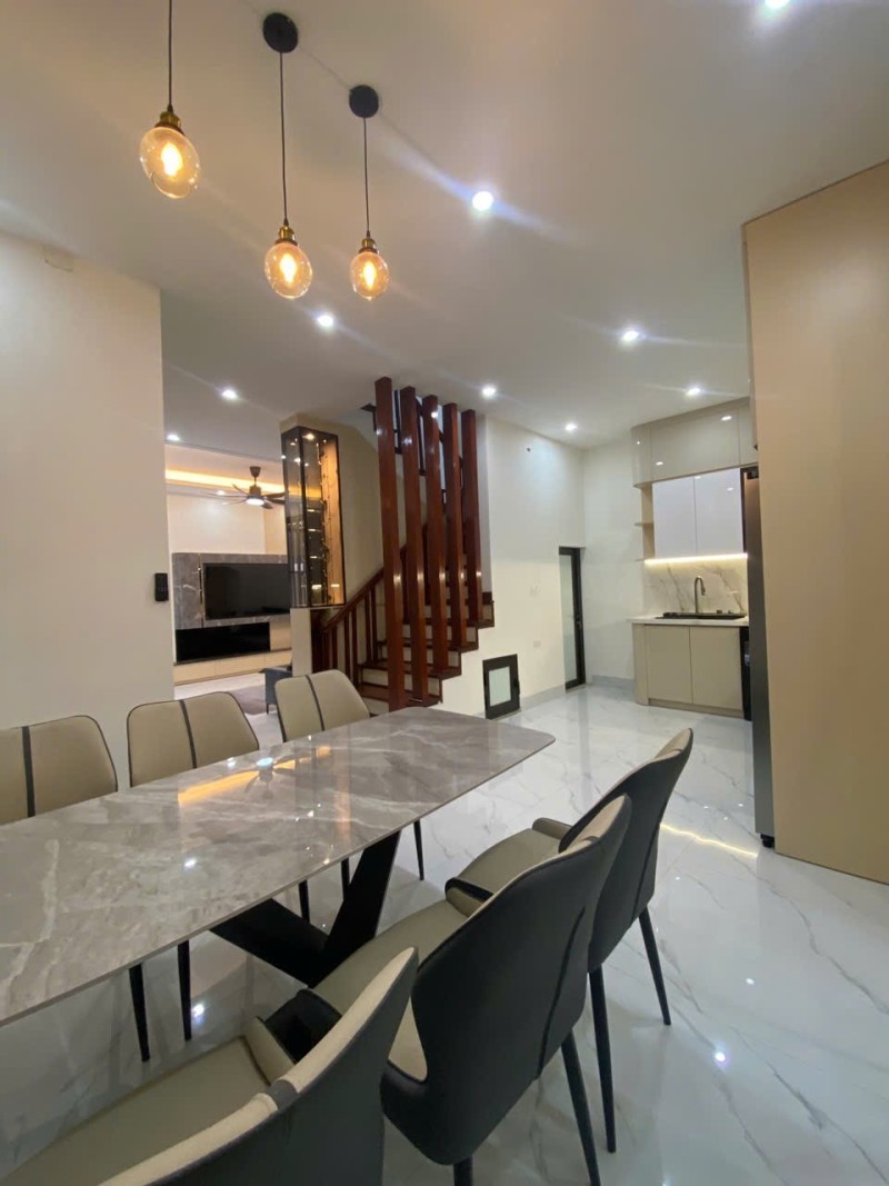 BÁN NHÀ CAO CẤP NGUYỄN VĂN CỪ – LÔ GÓC – THANG MÁY – FULL NỘI THẤT 15987492