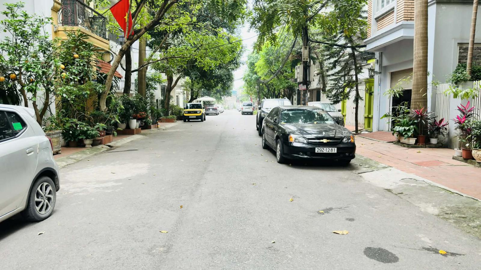 Siêu phẩm lõi Bồ Đề, mặt tiền 10.5m, 2 mặt ôtô tránh, vỉa hè, ôtô dừng đỗ ngày đêm 15987496