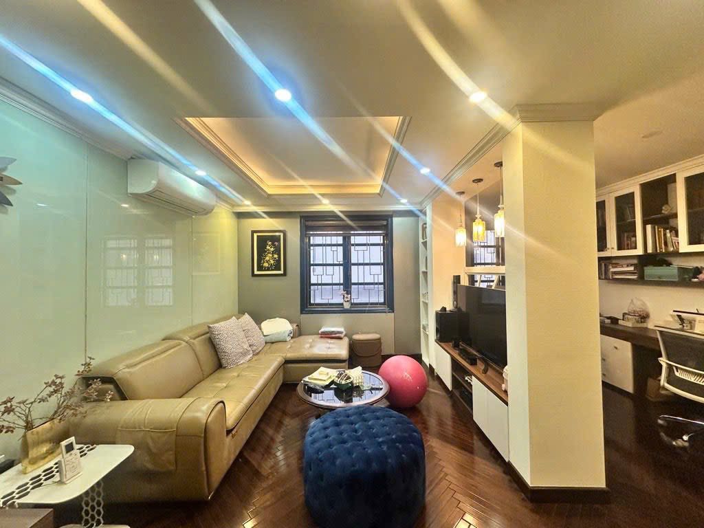 BÁN GẤP NHÀ PHỐ VÍP THỤY KHUÊ 95M 4T MT 10M GIÁ 82 TỶ  NGÕ THÔNG-TRƯỚC NHÀ Ô TÔ TRÁNH 15987497