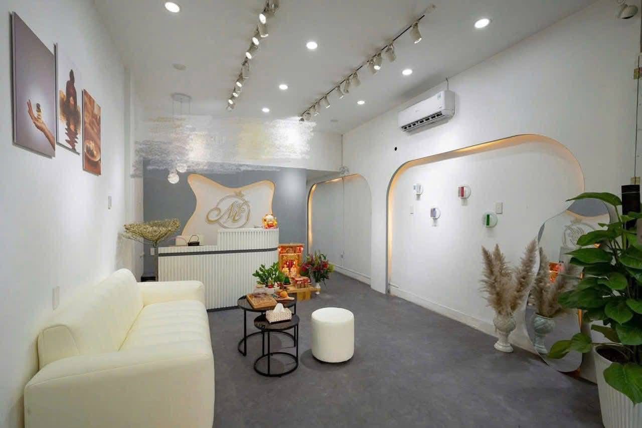 🏡Cho thuê nhà mặt tiền 3,5 tầng Hoàng Diệu - Đoạn 2 chiều - Sầm uất 
 15987512