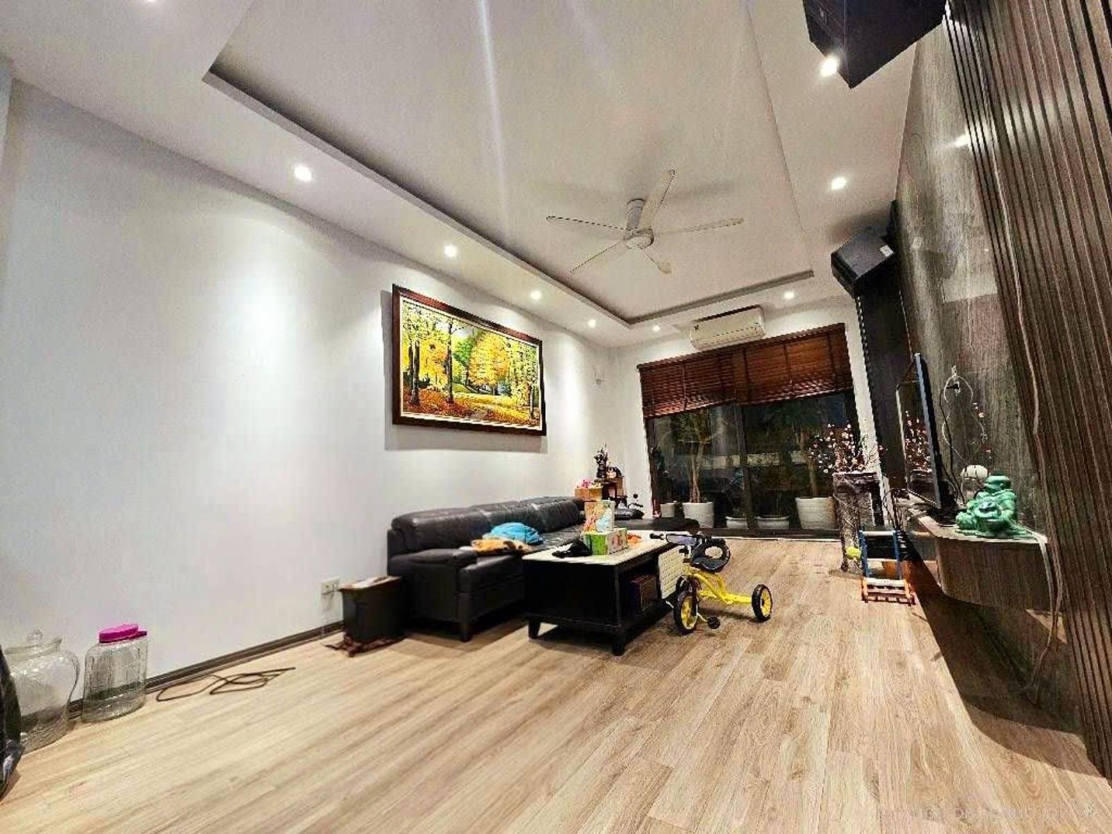 BÁN NHÀ TÂN MAI - MẶT NGÕ THÔNG Ô TÔ QUA LẠI - KINH DOANH MẠNH - KHU DÂN TRÍ CAO THÂN THIỆN.
  15987531