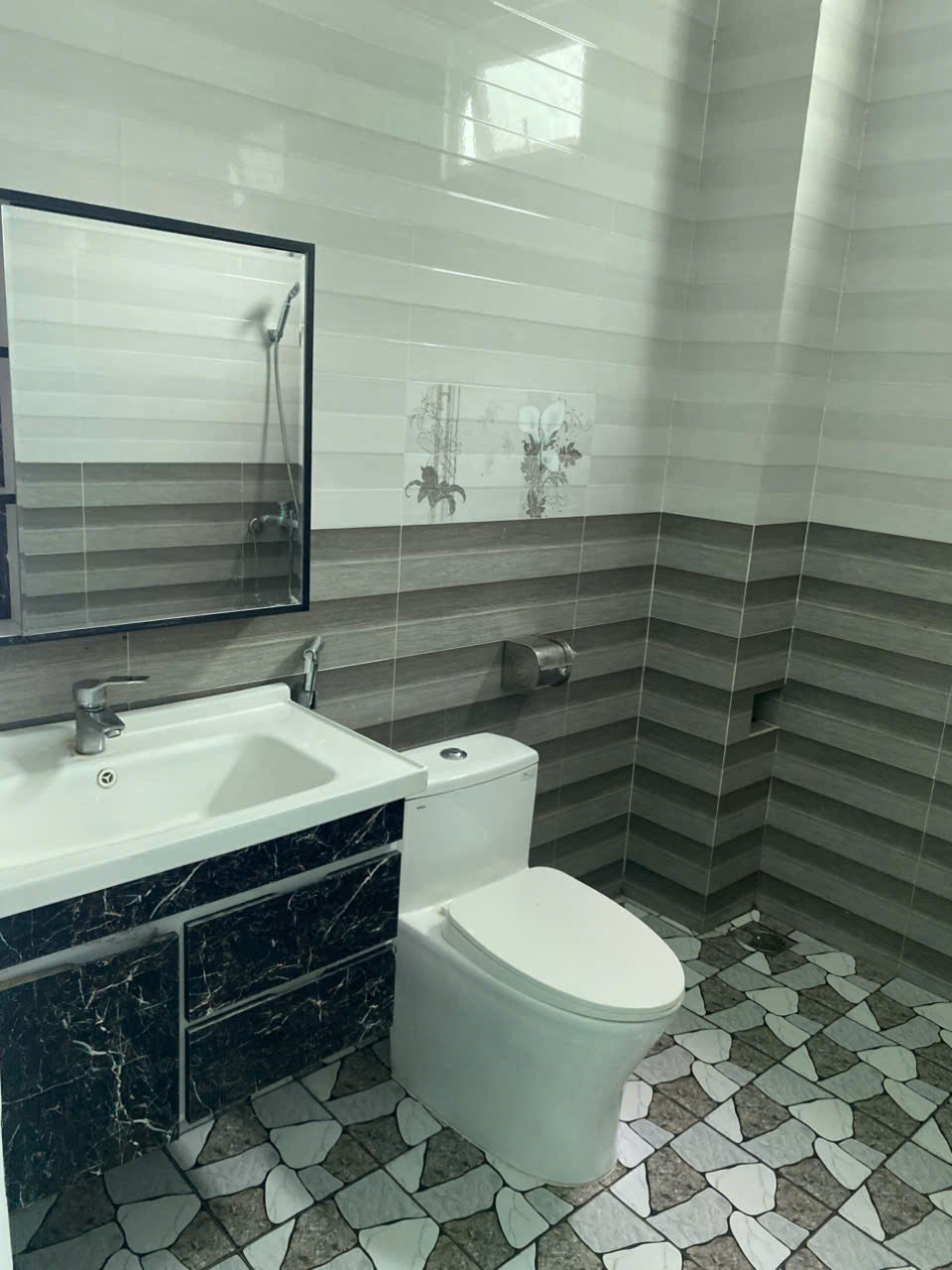 Bán nhà 1 trệt 1 lầu kiên cố hẻm ql20, ninh gia, đức trọng cũ, lâm đồng 15987564