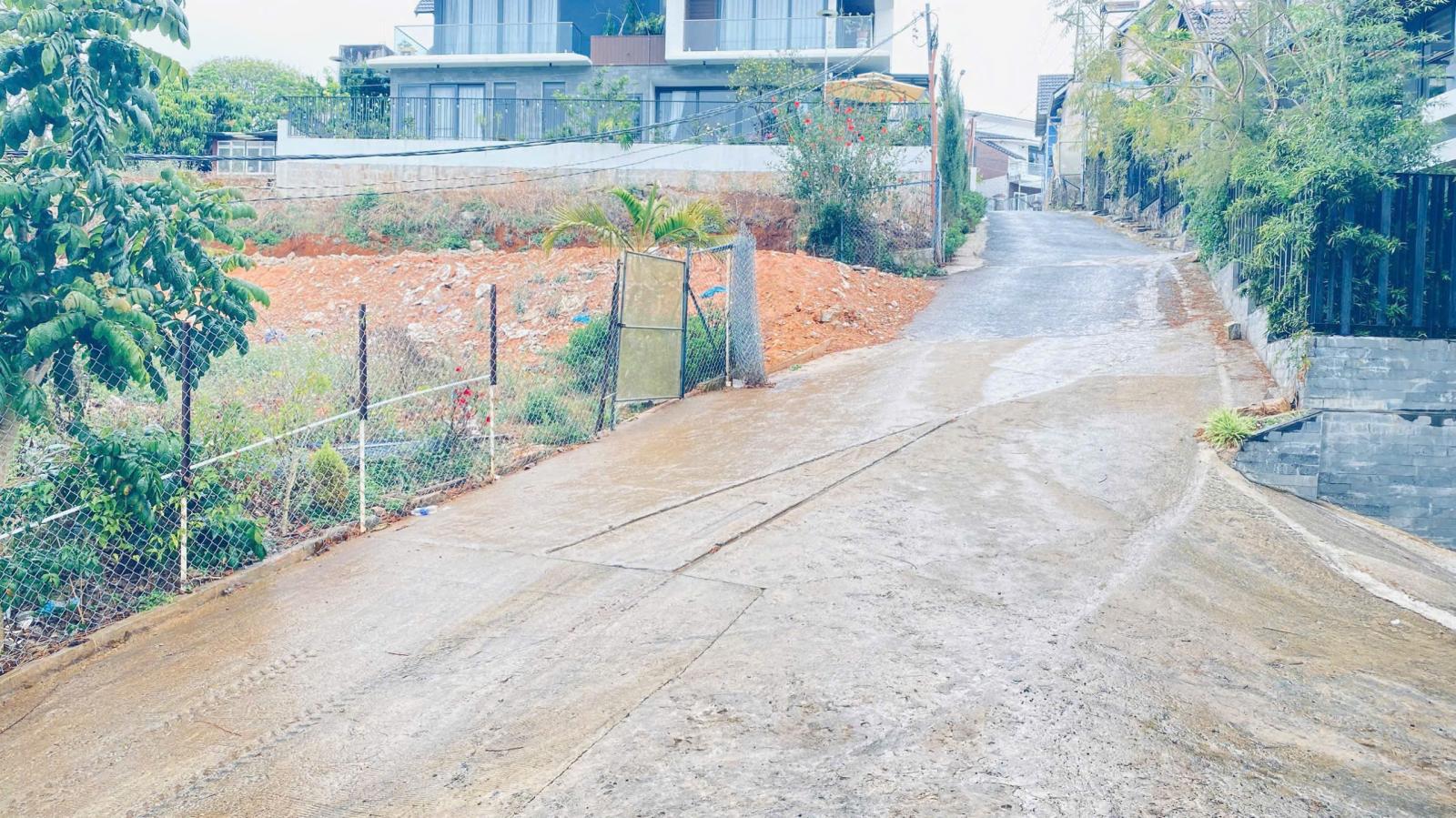 Bán căn nhà kinh doanh mới xây xong, gần làng hoa vạn thành, f5, đà lạt 15987570