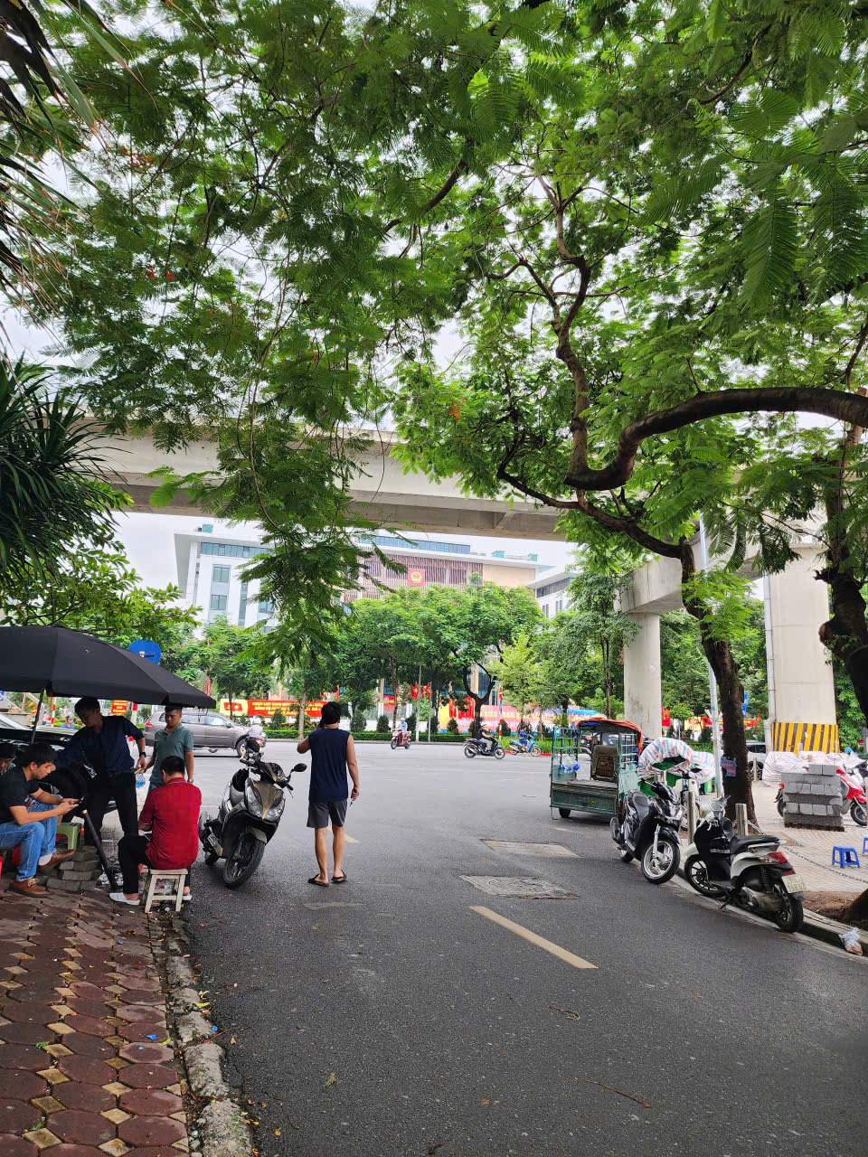 Cho thuê sàn văn phòng DT 60m2, 120m2 view hồ Hoàng Cầu, Đống Đa, Hà Nội 15987572