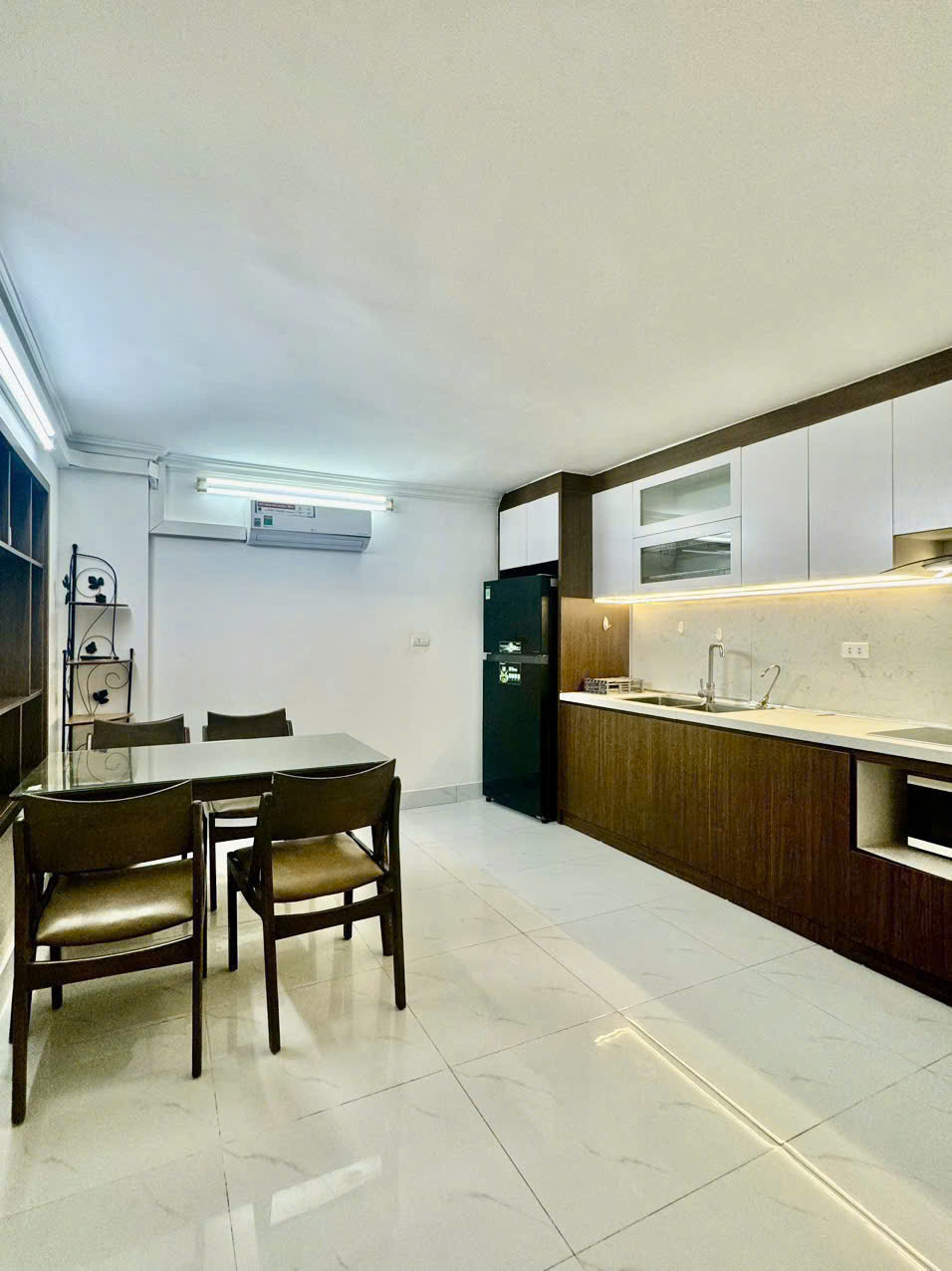 Chính chủ bán nhà số 9 ngõ 1-32 Phố Thiên Hiền - Nhà 5,5 tầng hiện 3 phòng ngủ khép kín 15987592