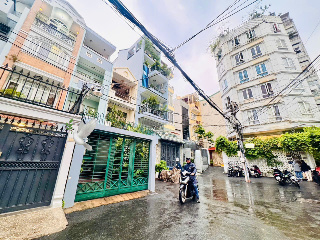 CHÍNH CHỦ BÁN NHÀ C4 - XE HƠI NGỦ TRONG NHÀ Đ. NGUYỄN BỈNH KHIÊM, QUẬN 1* LH GIANG GIANG: 15987602