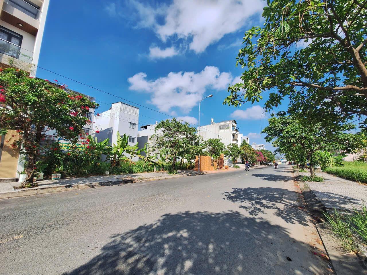 NỀN ĐẤT ĐƯỜNG 16M, CẠNH LÊ VĂN LƯƠNG, 5X19M, 7.2 TỶ, SỔ RIÊNG, XÂY TỰ DO 15987620