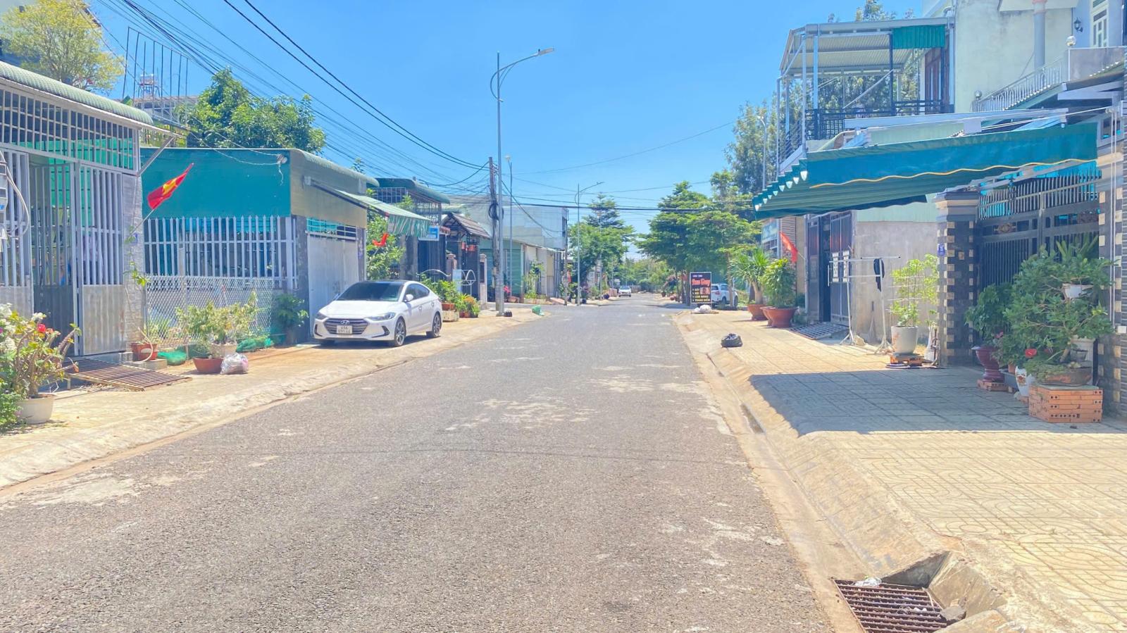 Bán đất lô 90, mặt tiền lê lai, trung tâm đức trọng, lâm đồng 15987631