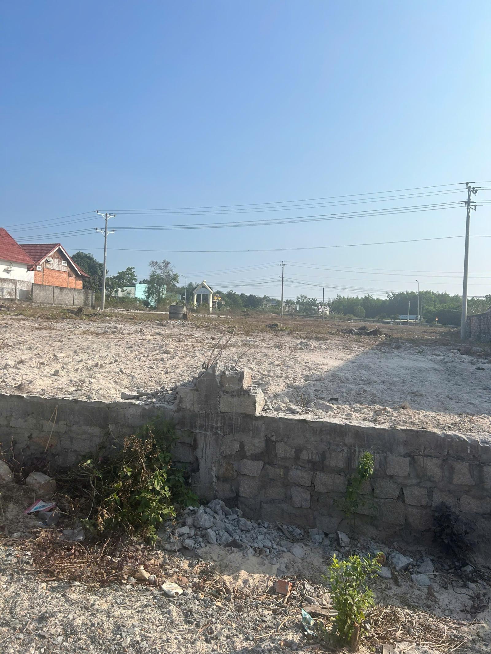 Bán 14.8 x 25m đất thổ cư Nguyễn Trường Tộ nối dài, LaGi giá rẻ 148tr/m ngang 15987638