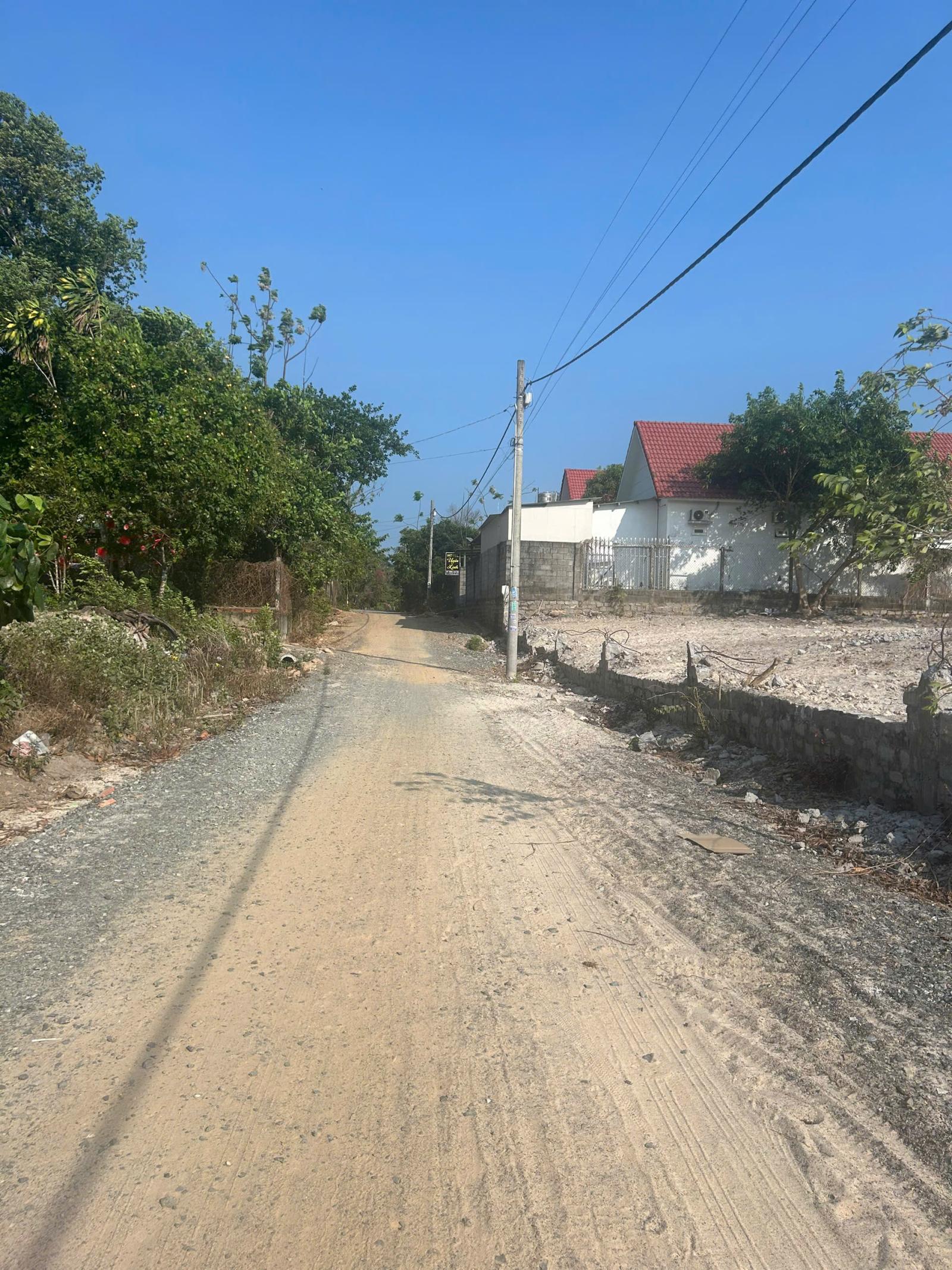 Bán 14.8 x 25m đất thổ cư Nguyễn Trường Tộ nối dài, LaGi giá rẻ 148tr/m ngang 15987638