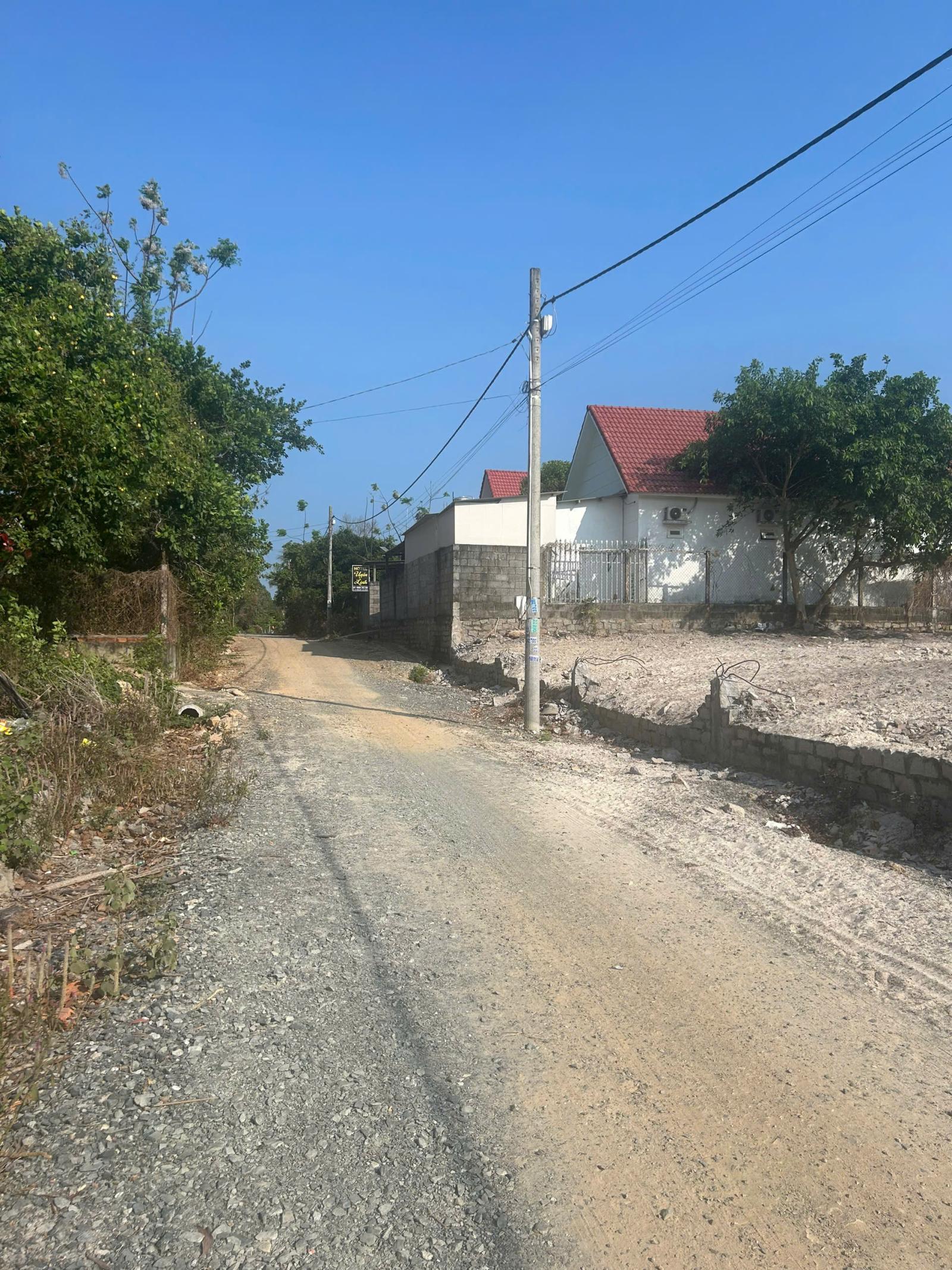 Bán 14.8 x 25m đất thổ cư Nguyễn Trường Tộ nối dài, LaGi giá rẻ 148tr/m ngang 15987638