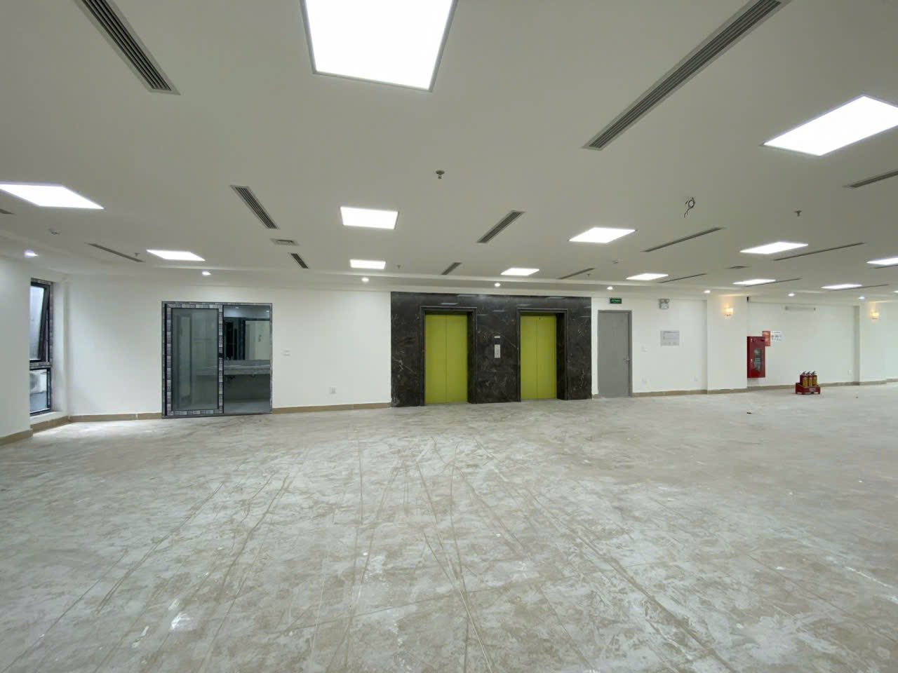 TÒA NHÀ VP CẦU GIẤY HÀ NỘI 400M2, MT 12M, DÒNG TIỀN 700TR/THÁNG - 400 TỶ 15987662