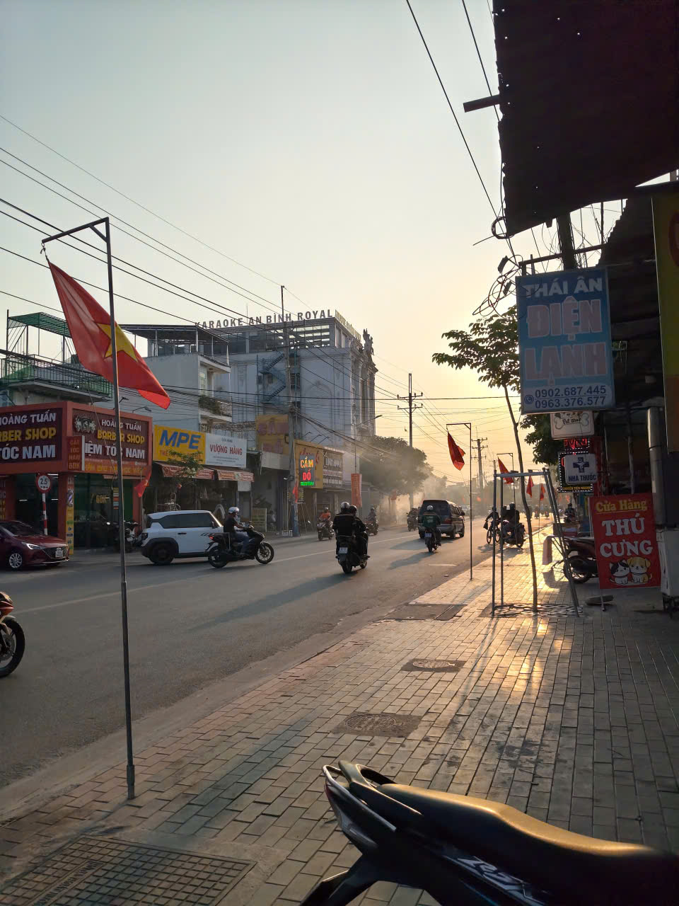 Chính chủ bán nhà mặt tiền đường 22/12, kết hợp 13 phòng trọ tại Thuận An. 15987678