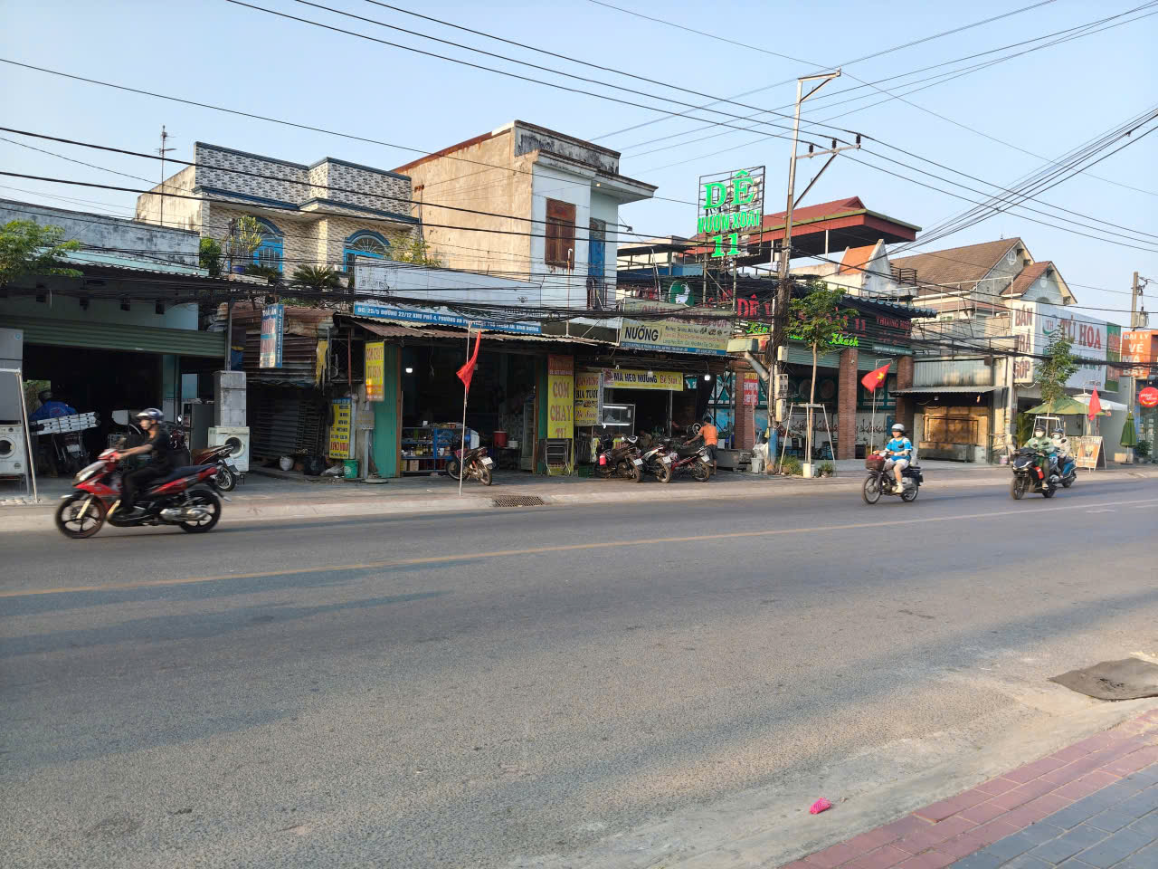 Chính chủ bán nhà mặt tiền đường 22/12, kết hợp 13 phòng trọ tại Thuận An. 15987678