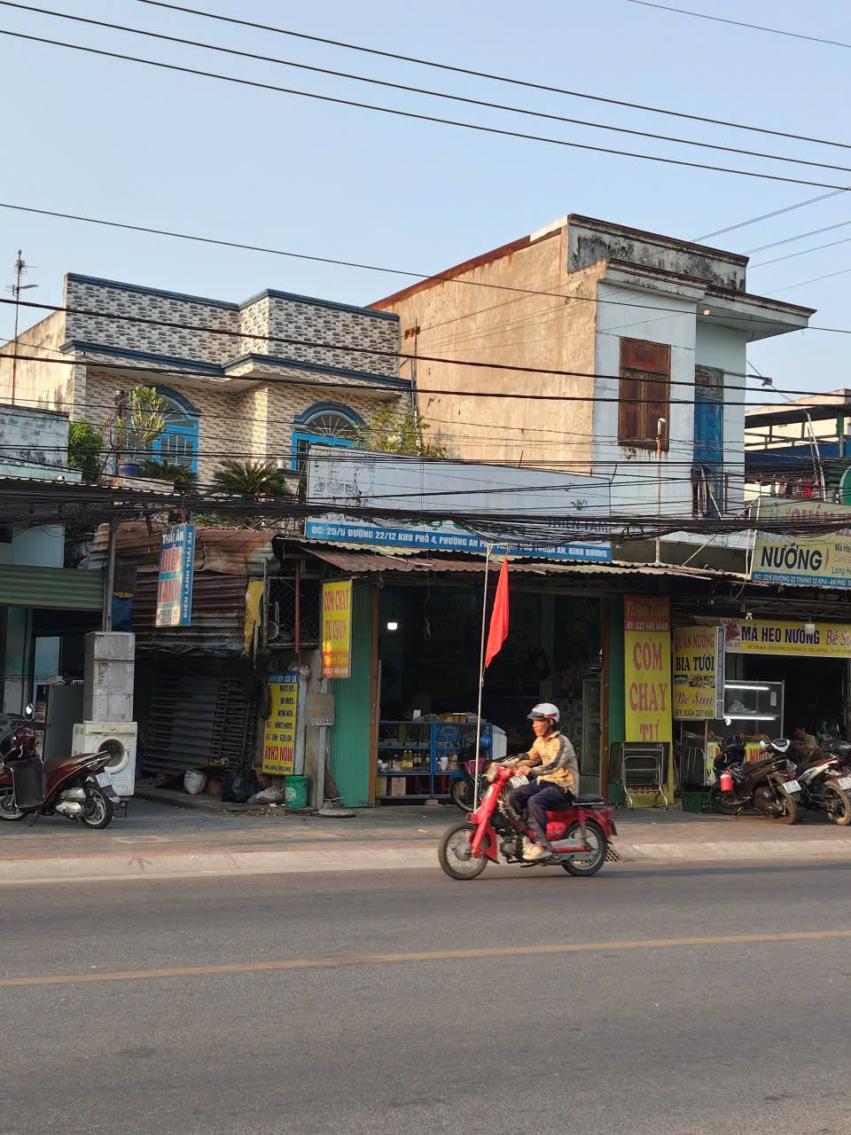 Chính chủ bán nhà mặt tiền đường 22/12, kết hợp 13 phòng trọ tại Thuận An. 15987678