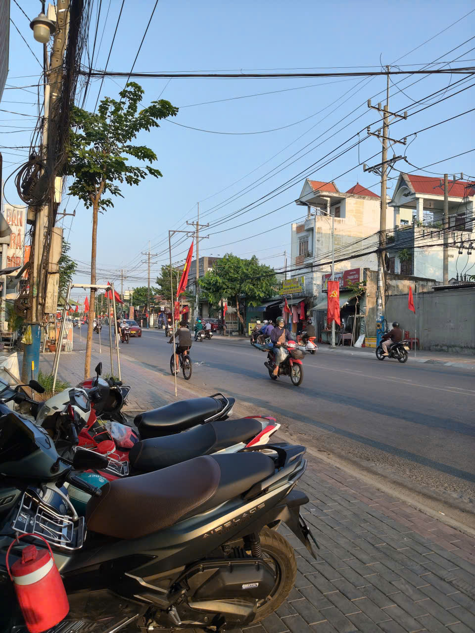 Chính chủ bán nhà mặt tiền đường 22/12, kết hợp 13 phòng trọ tại Thuận An. 15987678