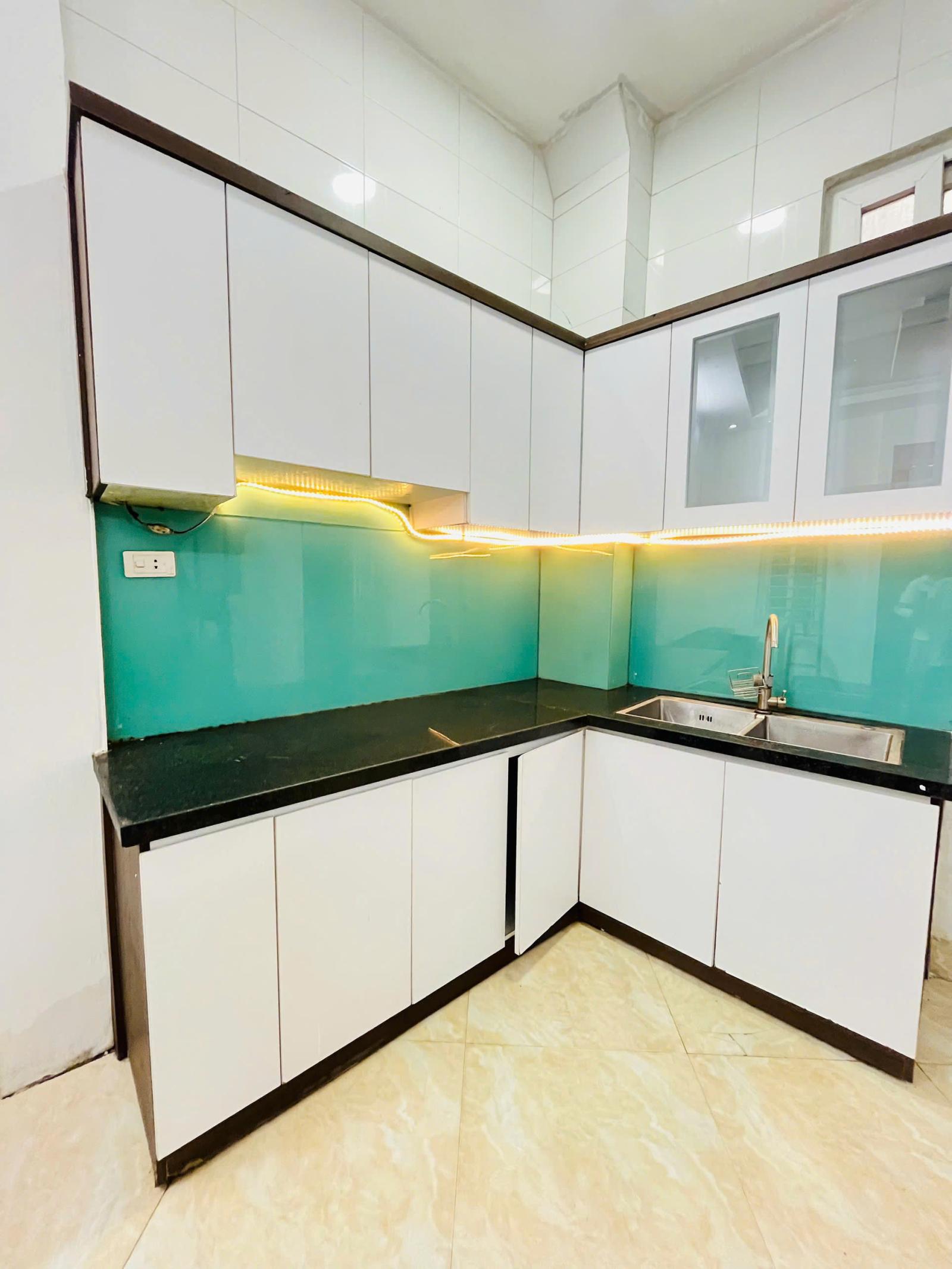 Cho thuê nhà Giáp Nhị 35m2x5 tầng, 4 ngủ, 4 vệ sinh ở gđ hoặc nhóm vào ngay 15987686