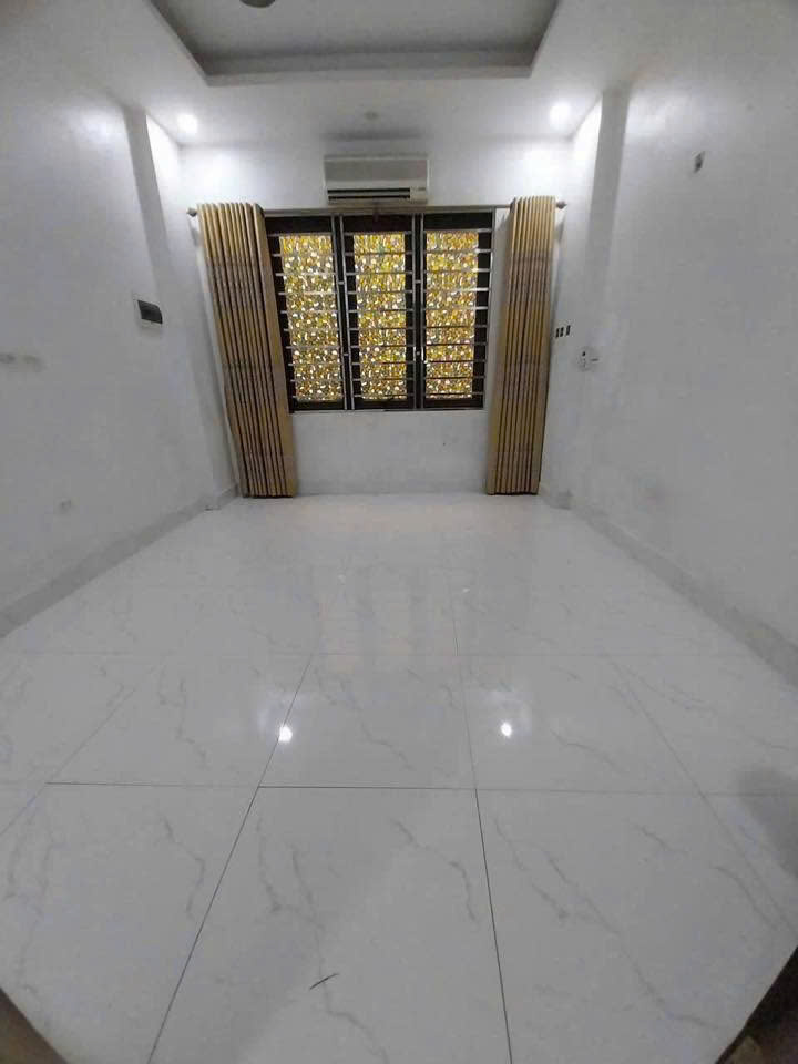 Cho thuê nhà Nguyễn Lương  Bằng, 5 tầng x 30m2, 3 ngủ khép kín, ở hoặc KD nhỏ 15987727