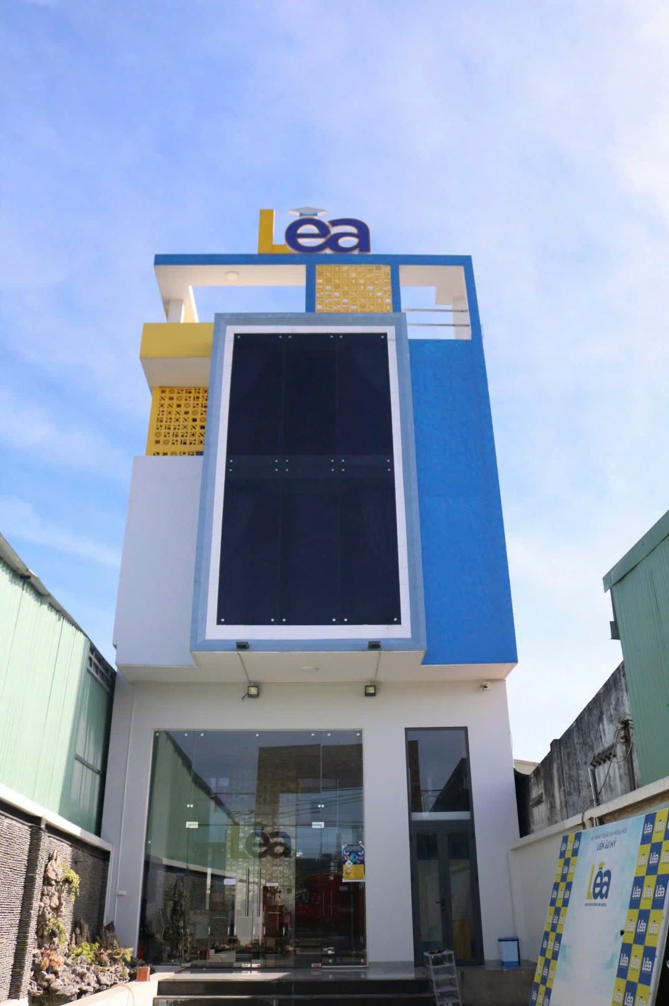 NHÀ CHÍNH CHỦ CHO THUÊ: Nhà 1 trệt 3 lầu  Địa chỉ: KP 3, Hội Nghĩa, Tân Uyên, Bình Dương 15987749