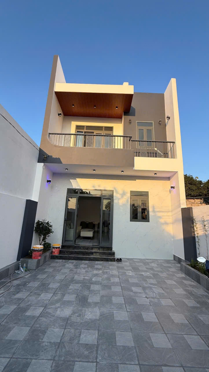 Bán nhà TT Thị trấn Diên Khánh - Nhà mới, 2 tầng - Thiết kế hiện đại - Ô tô đậu trong sân 15987764