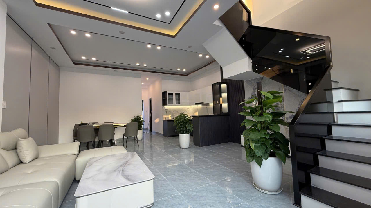 Bán nhà TT Thị trấn Diên Khánh - Nhà mới, 2 tầng - Thiết kế hiện đại - Ô tô đậu trong sân 15987764