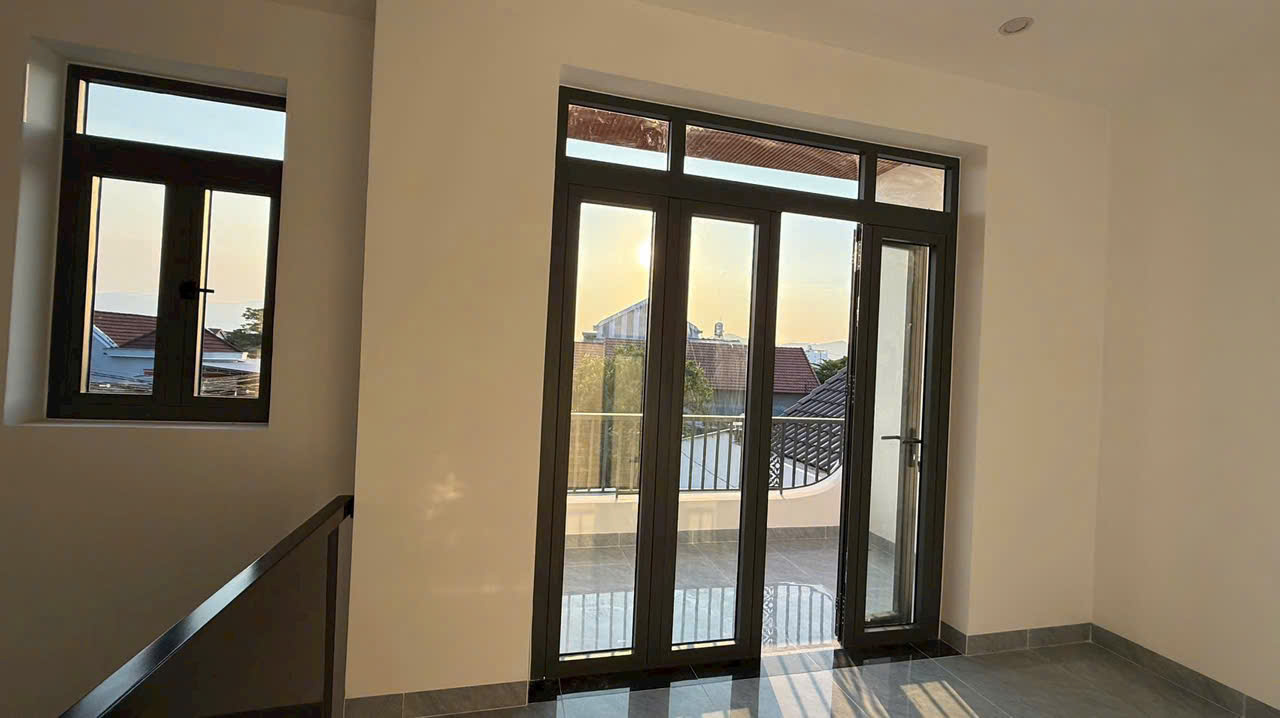 Bán nhà TT Thị trấn Diên Khánh - Nhà mới, 2 tầng - Thiết kế hiện đại - Ô tô đậu trong sân 15987764