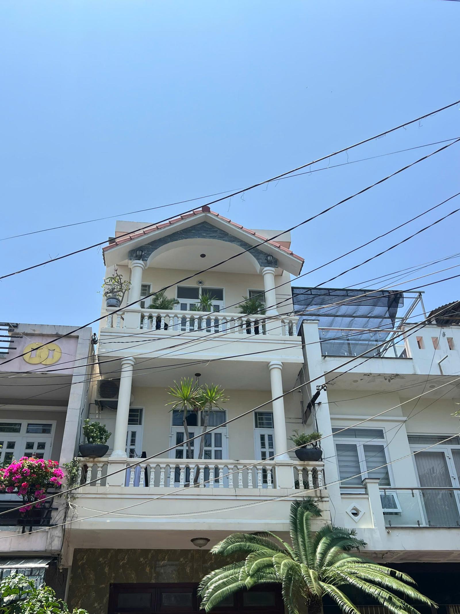 BÁN NHÀ 3 TẦNG MẶT TIỀN ĐƯỜNG NGUYỄN THỊ MINH KHAI - TRUNG TÂM QUY NHƠN.- MÃ SỐ: #MT1968 15987805