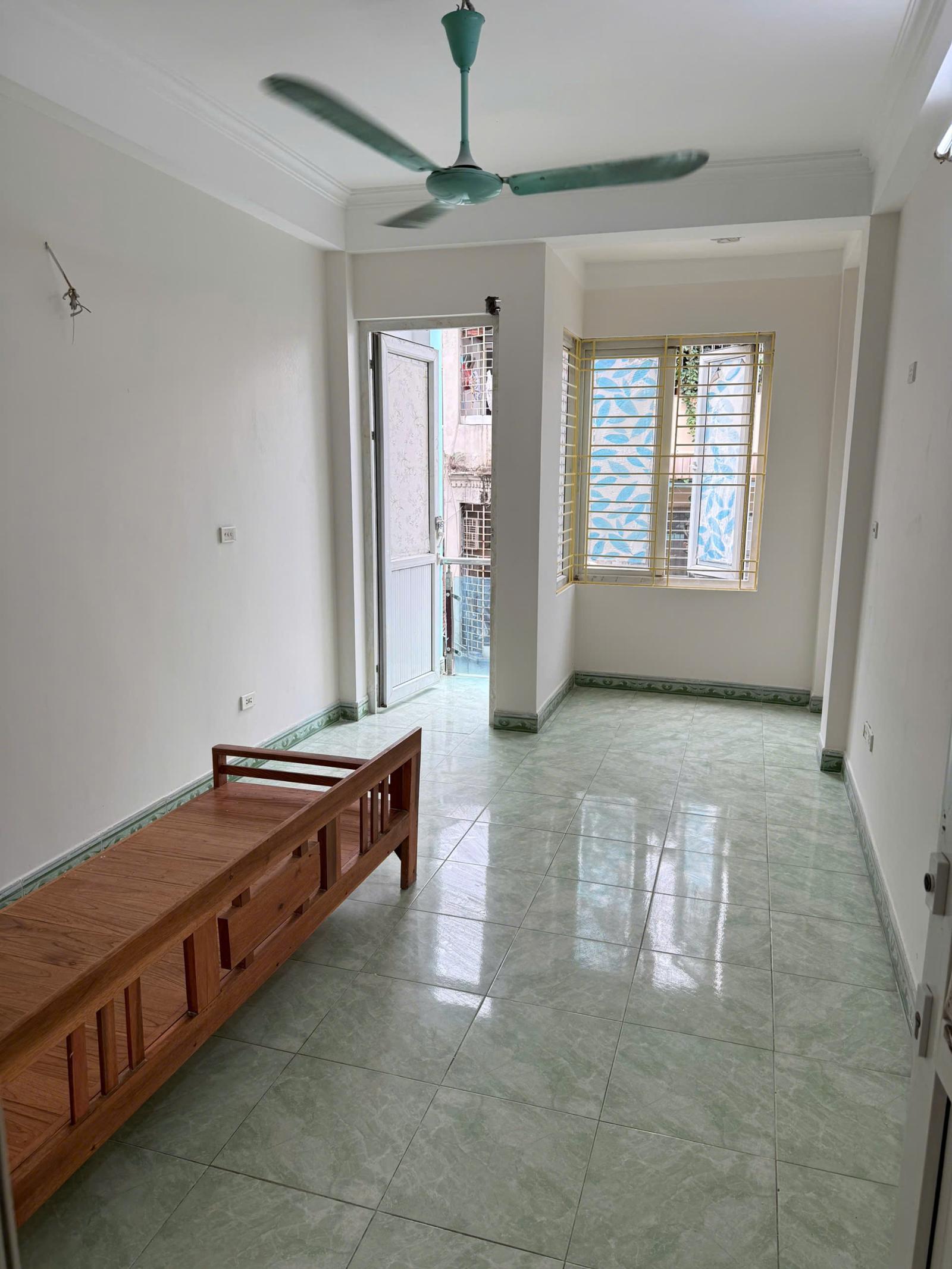 CHO THUÊ NHÀ NGUYÊN CĂN 5 TẦNG MẶT ĐƯỜNG LƯƠNG THẾ VINH 15987870