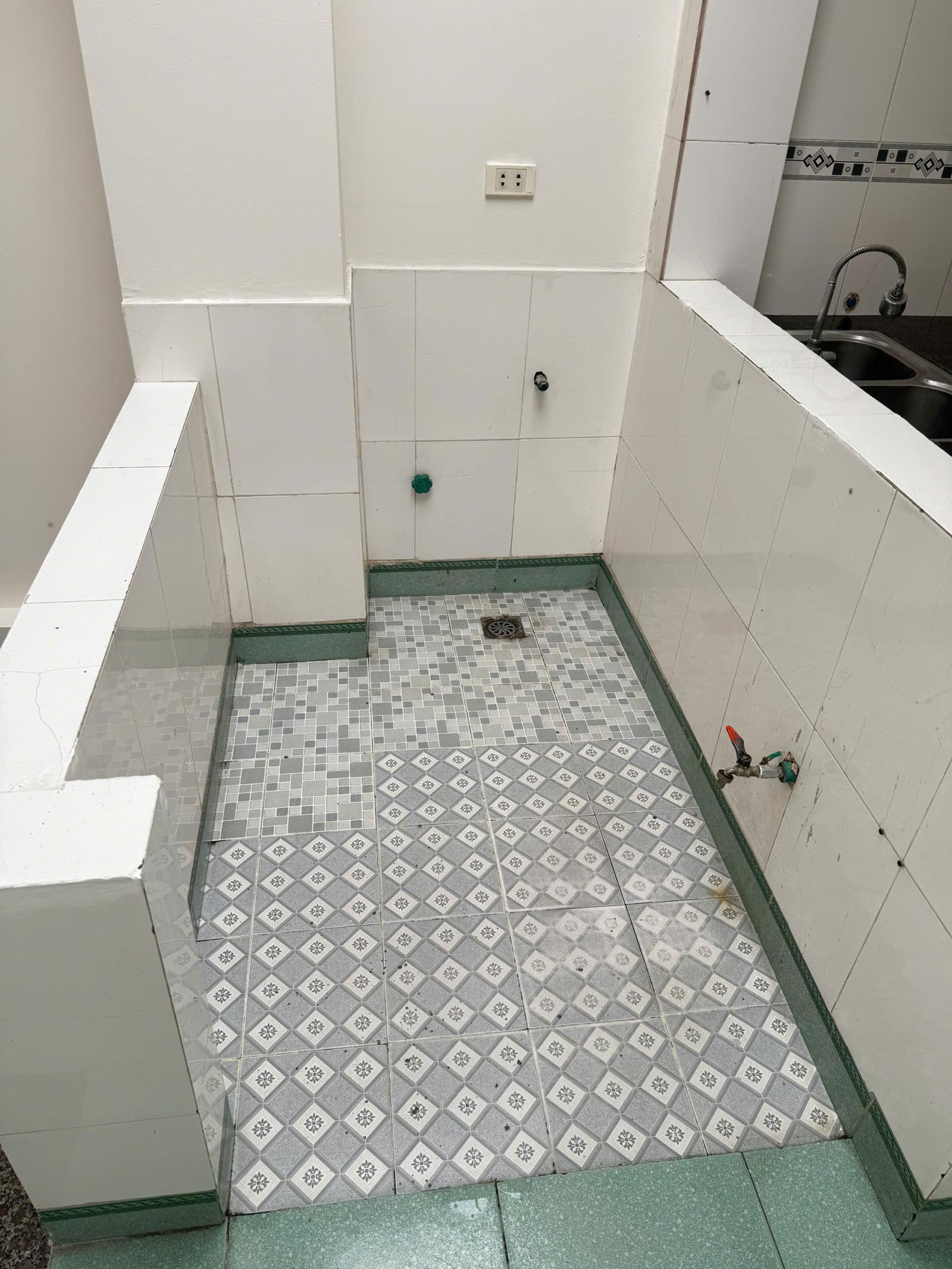 CHO THUÊ NHÀ NGUYÊN CĂN 5 TẦNG MẶT ĐƯỜNG LƯƠNG THẾ VINH 15987870