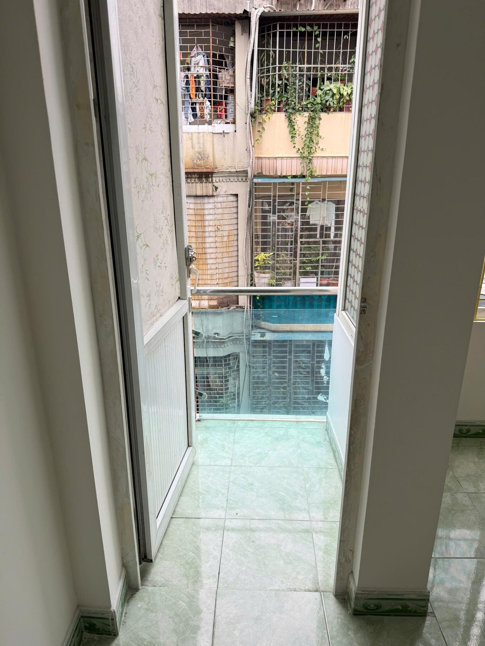 CHO THUÊ NHÀ NGUYÊN CĂN 5 TẦNG MẶT ĐƯỜNG LƯƠNG THẾ VINH 15987870