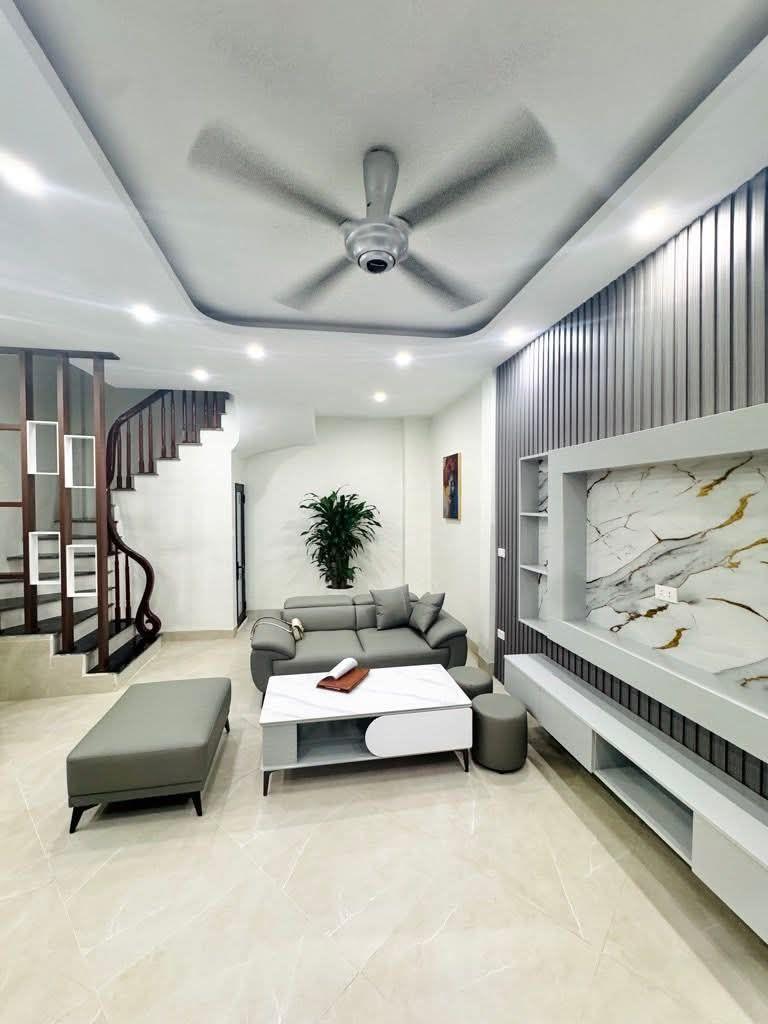 BÁN NHÀ THẠCH BÀN – 5 TẦNG SÁT TRƯỜNG MẦM NON VỈA HÈ RỘNG - CHƯA ĐẾN 6 TỶ 15987899