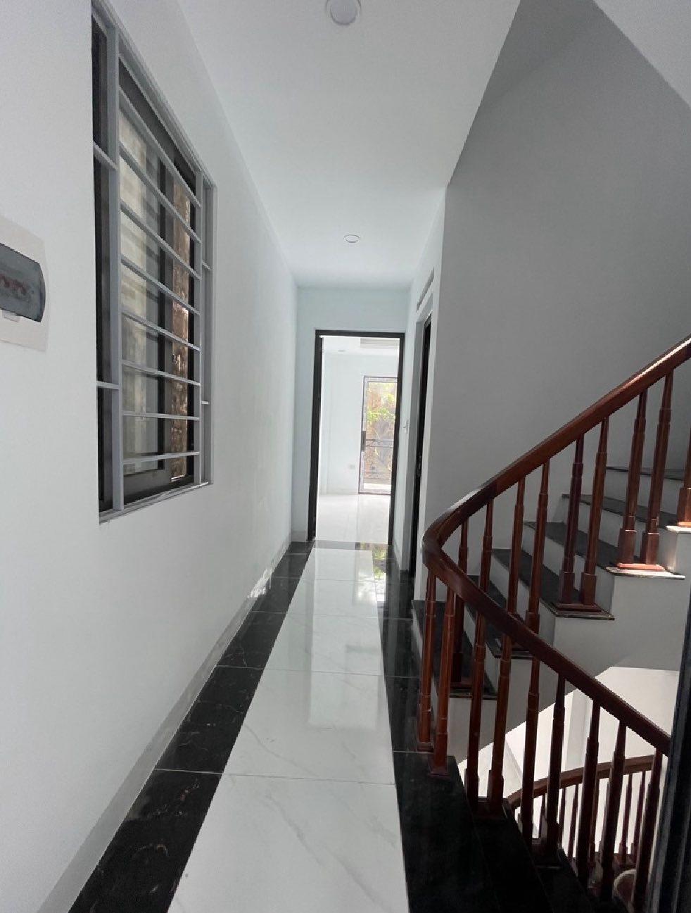 BÁN NHÀ THẠCH BÀN – 5 TẦNG SÁT TRƯỜNG MẦM NON VỈA HÈ RỘNG - CHƯA ĐẾN 6 TỶ 15987899