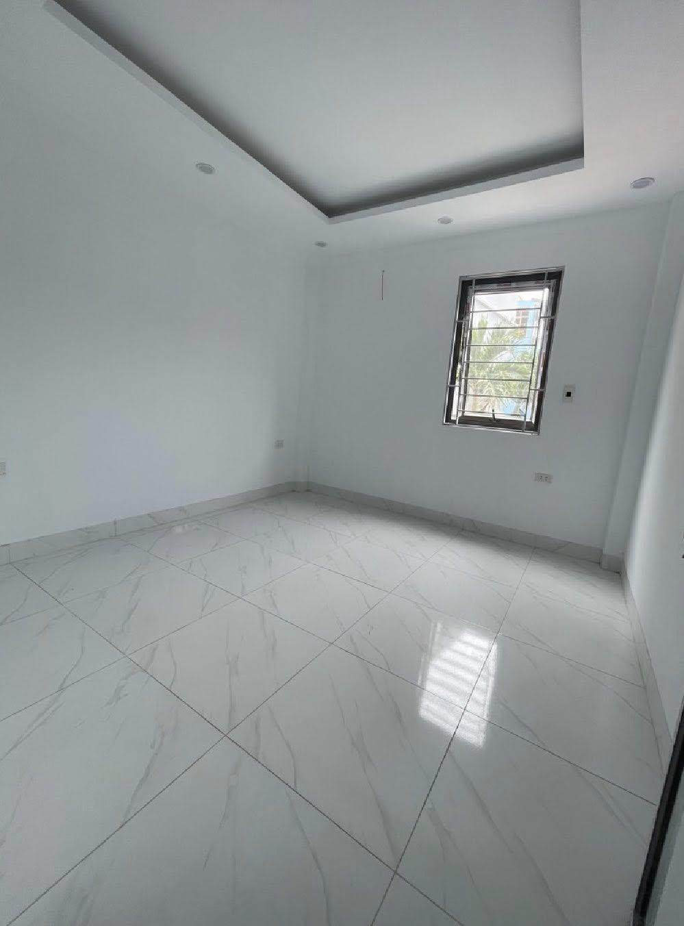 BÁN NHÀ THẠCH BÀN – 5 TẦNG SÁT TRƯỜNG MẦM NON VỈA HÈ RỘNG - CHƯA ĐẾN 6 TỶ 15987899