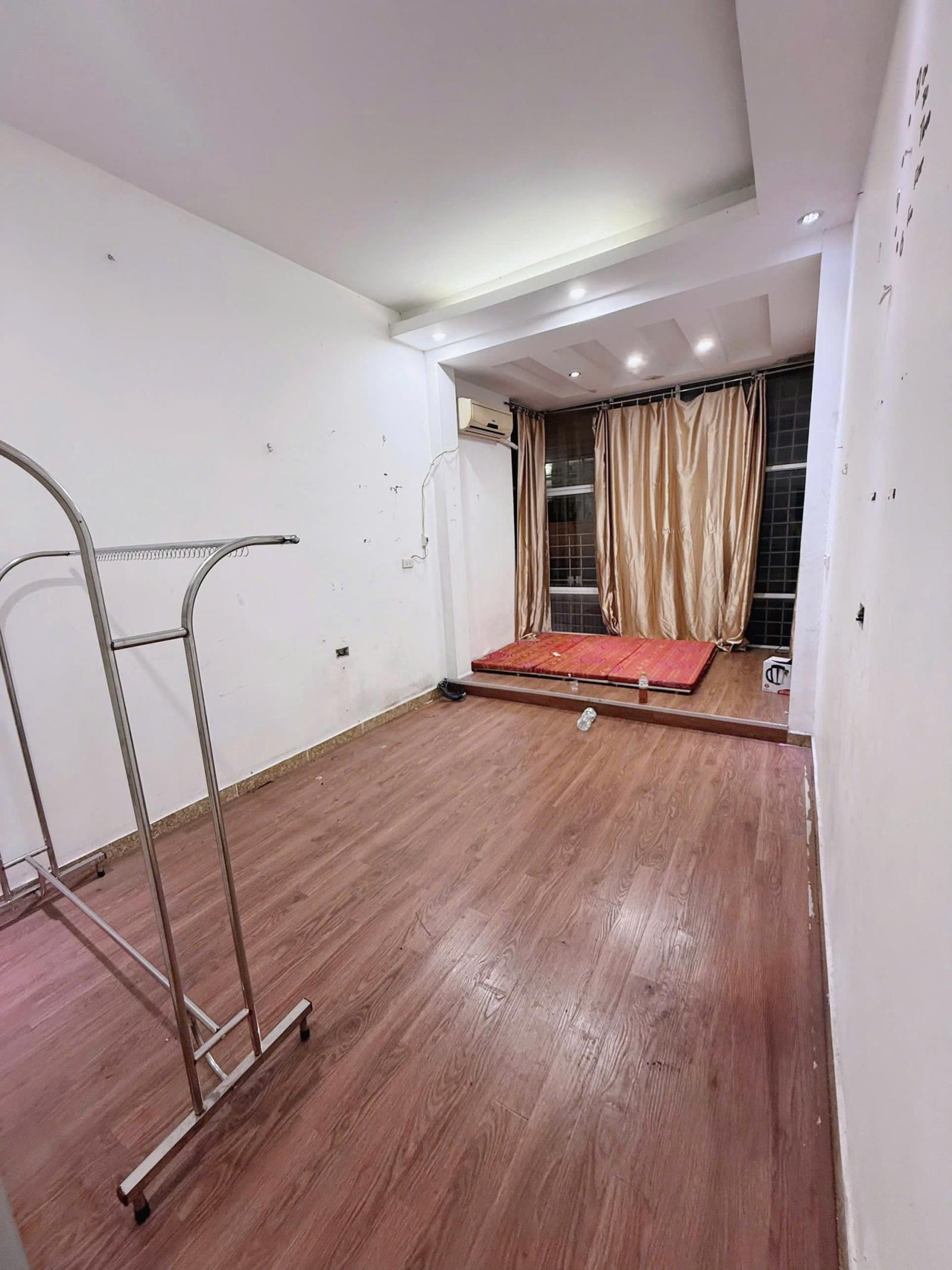 CHO THUÊ NHÀ NGUYÊN CĂN , MẶT TIỀN KINH DOANH ĐẸP TẠI THANH XUÂN ,HÀ NỘI 15987914