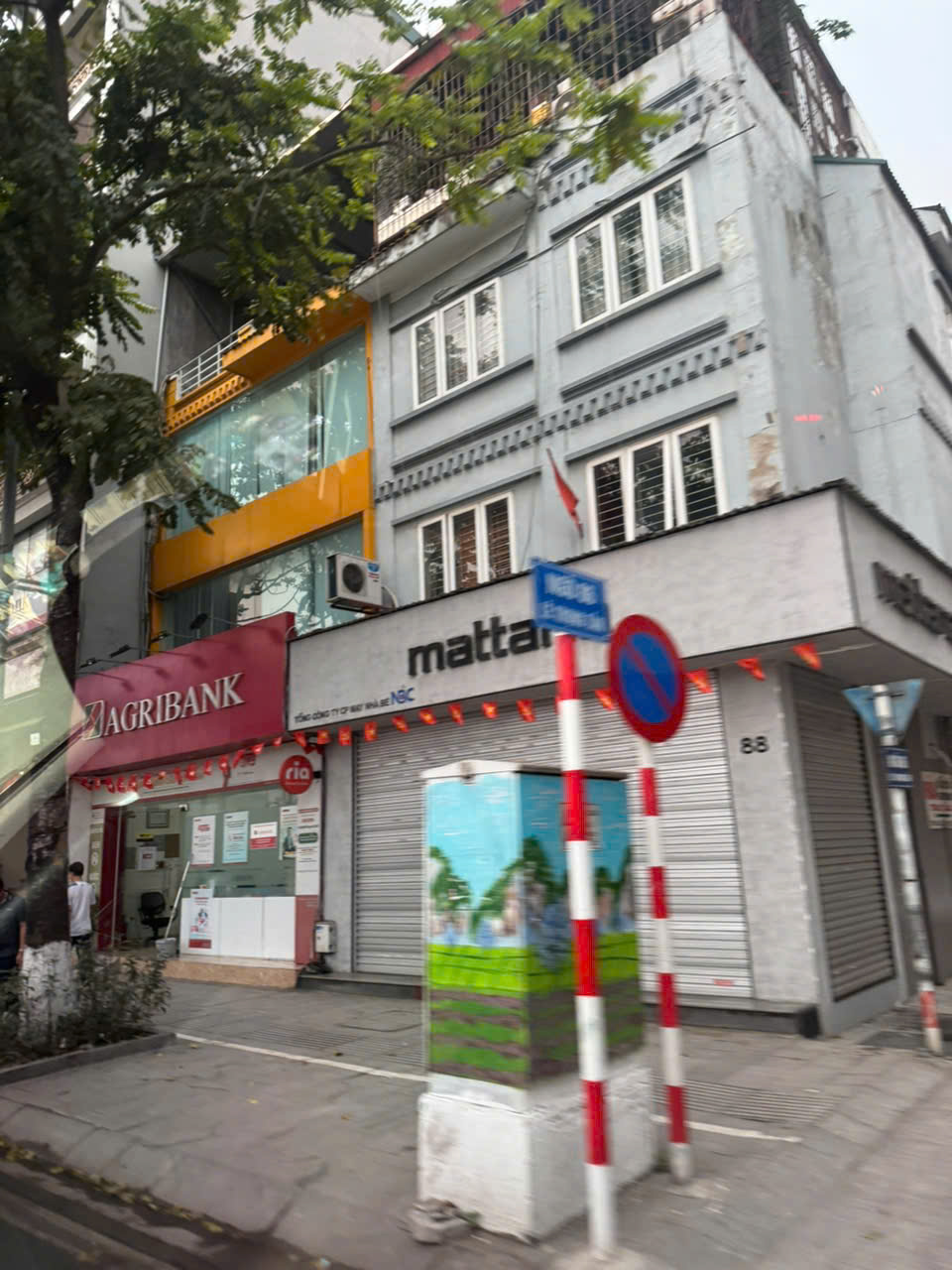 CẦN BÁN NHÀ MẶT PHỐ LÊ TRỌNG TẤN - PHƯƠNG LIỆT CÓ DT 90M2, sổ đỏ chính chủ 15987921