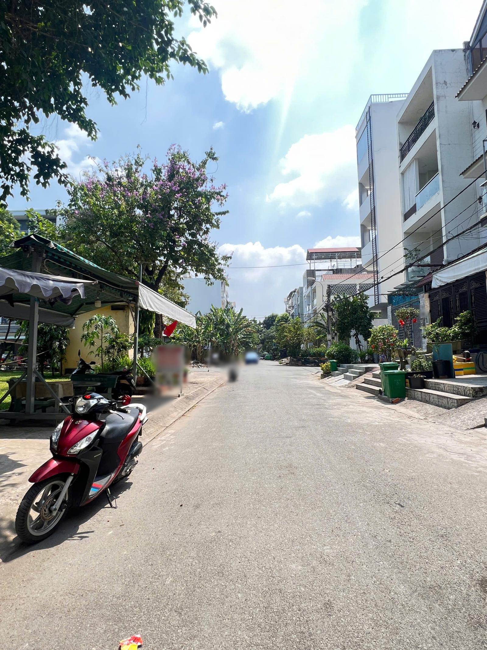 Nhà mới 4 tầng mặt tiền đường số KDC Ấp 5 Phong Phú. Giá: 10.5 tỷ 15987931