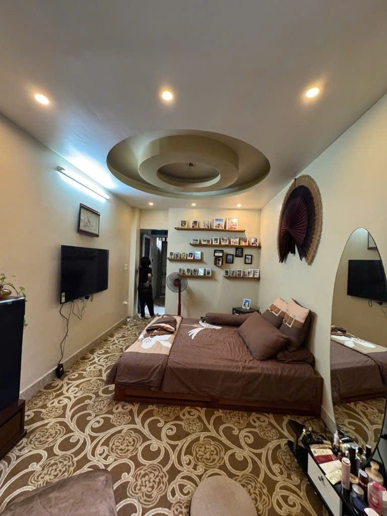 Bán nhà Ái Mộ Bồ Đề30m/5 tầng nhỉnh 7t 15988035