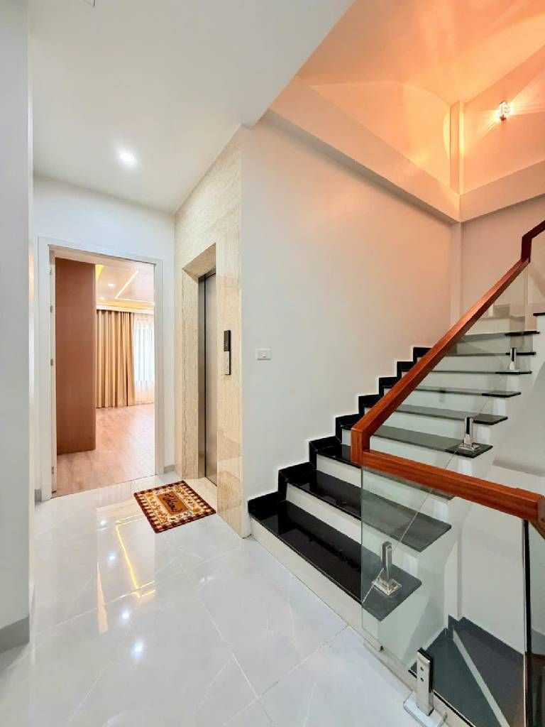 Bán nhà Ngọc Khánh, ô tô đỗ cửa, 68m2, 5 tầng thang máy, chỉ 24 tỷ 15988074
