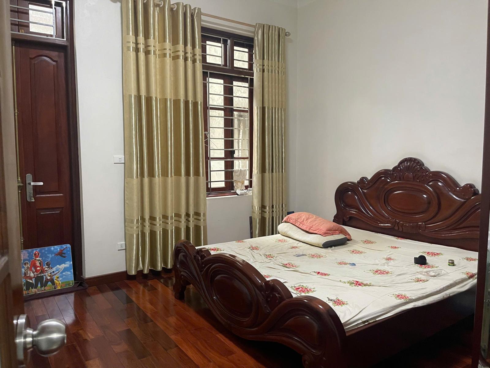 CHO THUÊ NGUYÊN CĂN TRẦN KHÁT CHÂN, 58M 4T, 4 NGỦ RỘNG, FULL ĐỒ 15TR 0903258273 15988092