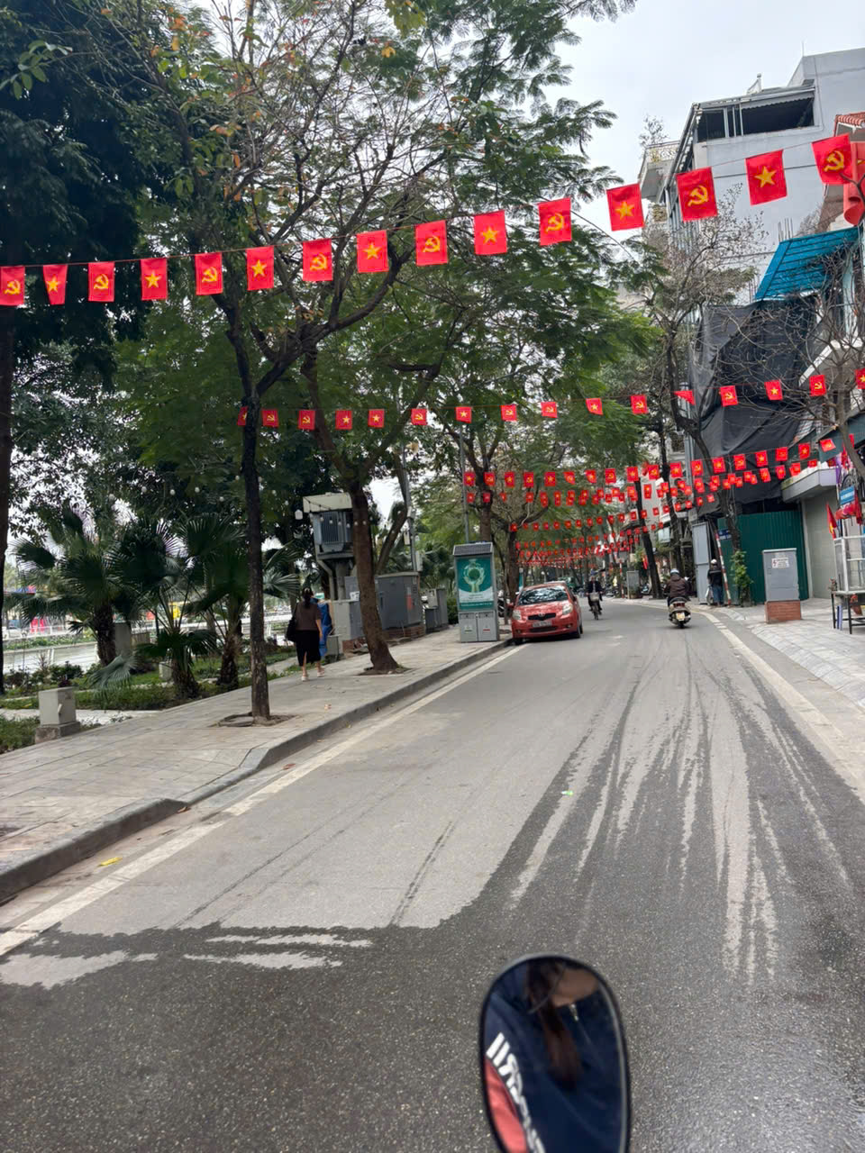 Bán nhà Trịnh Công Sơn 45m2, MT4m, 5 tầng, nhà dân xây, cách phố 40m. Vị trí đẹp 15988172