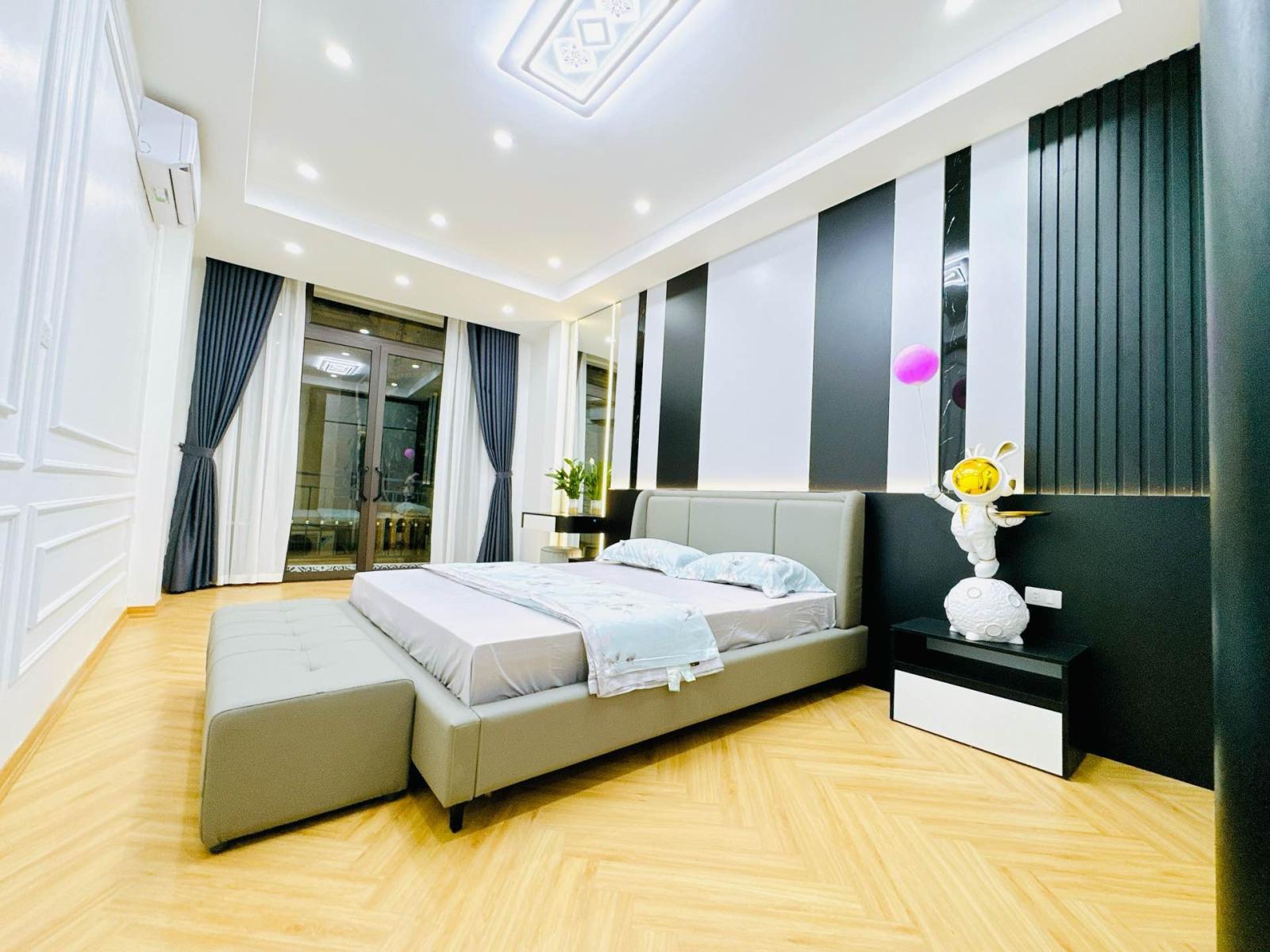 Siêu Phẩm Thang máy Trung Kính 50m 6 tầng 15.7 tỷ kinh doanh 15988190