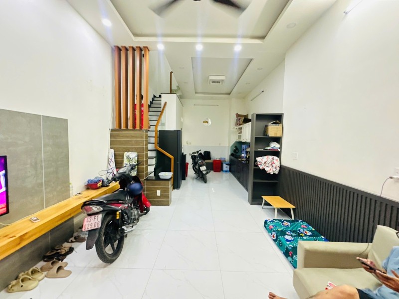 Bán nhà đường Lã  Xuân Oai, Q9, Thủ Đức, TP HCM. DT  50m2, 4 tầng, sổ hồng. Giá  6.55 tỷ - 15988262