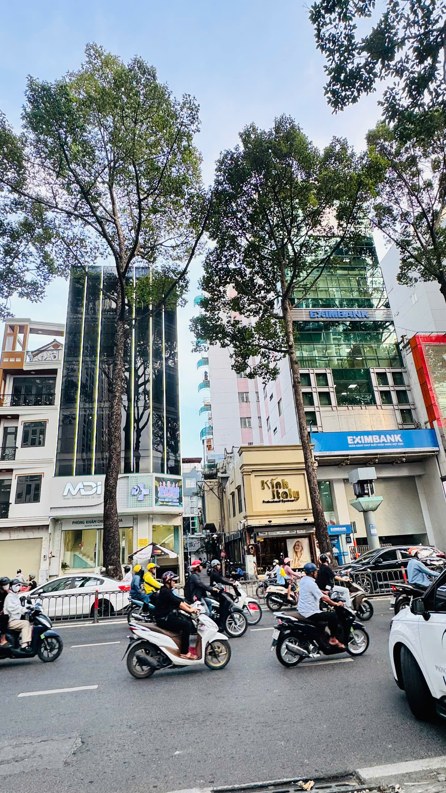 BÁN BUILDING 7 TẦNG CÓ HẦM - MẶT TIỀN KD ĐƯỜNG 3/2, QUẬN 10 - VỊ TRÍ SIÊU VIP NGAY  VÒNG XOAY DÂN 15988283