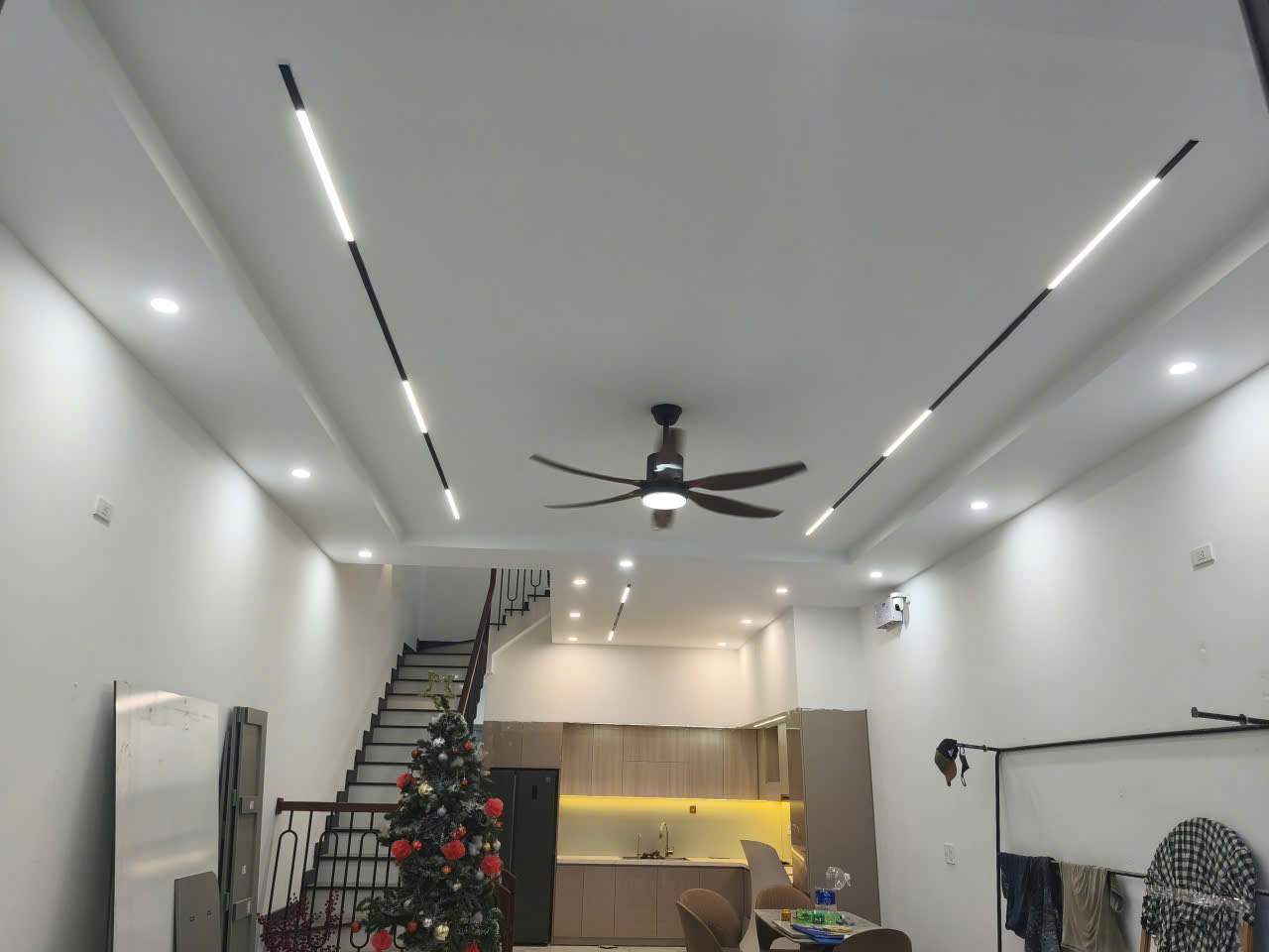 ► MT đường 10.5m Bùi Tấn Diên, 3 tầng mới, full nội thất, Dòng tiền 28tr/th, KD cực tốt 8.x tỷ 15988311