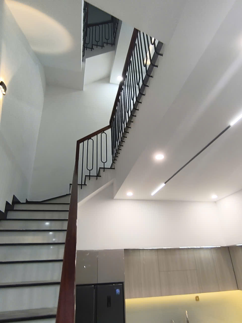 ► MT đường 10.5m Bùi Tấn Diên, 3 tầng mới, full nội thất, Dòng tiền 28tr/th, KD cực tốt 8.x tỷ 15988311