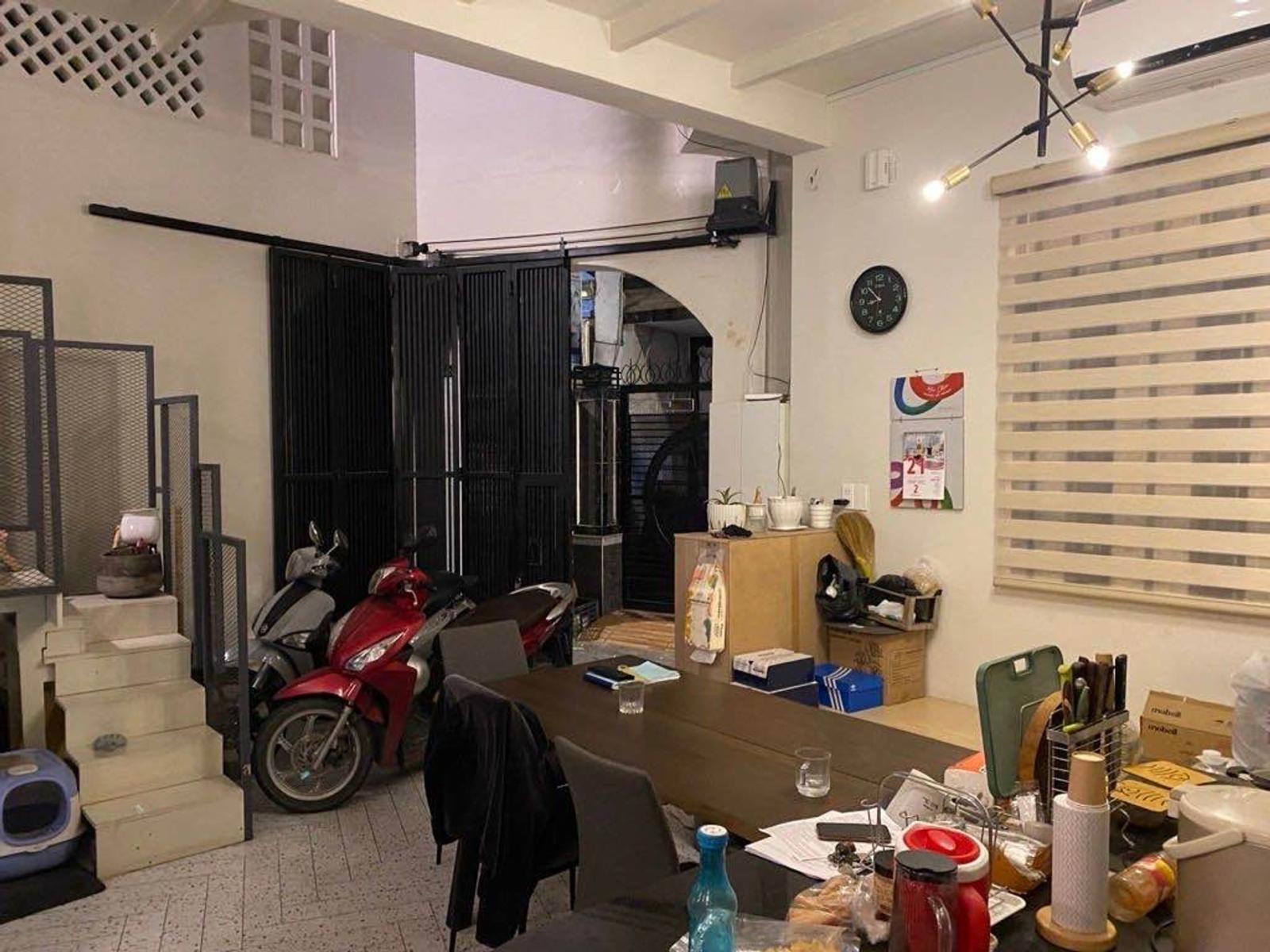 NHÀ ĐẸP - NGAY VINCOM PHAN VĂN TRỊ - 60m2 - NGANG 6.4M BỀ THẾ - HẺM 3G THÔNG - CHÍNH CHỦ 1 ĐỜI - 15988316