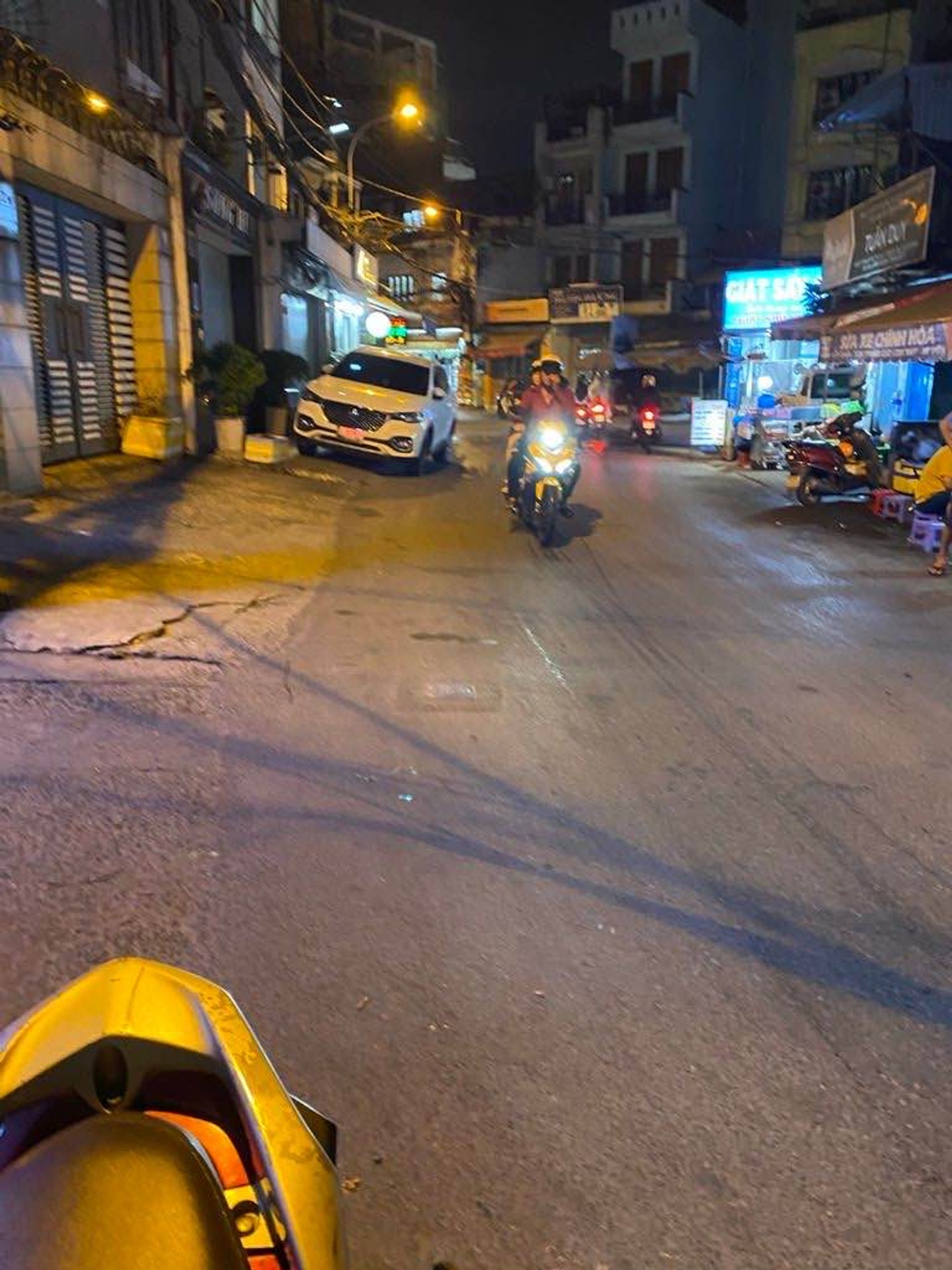 NHÀ ĐẸP - NGAY VINCOM PHAN VĂN TRỊ - 60m2 - NGANG 6.4M BỀ THẾ - HẺM 3G THÔNG - CHÍNH CHỦ 1 ĐỜI - 15988316