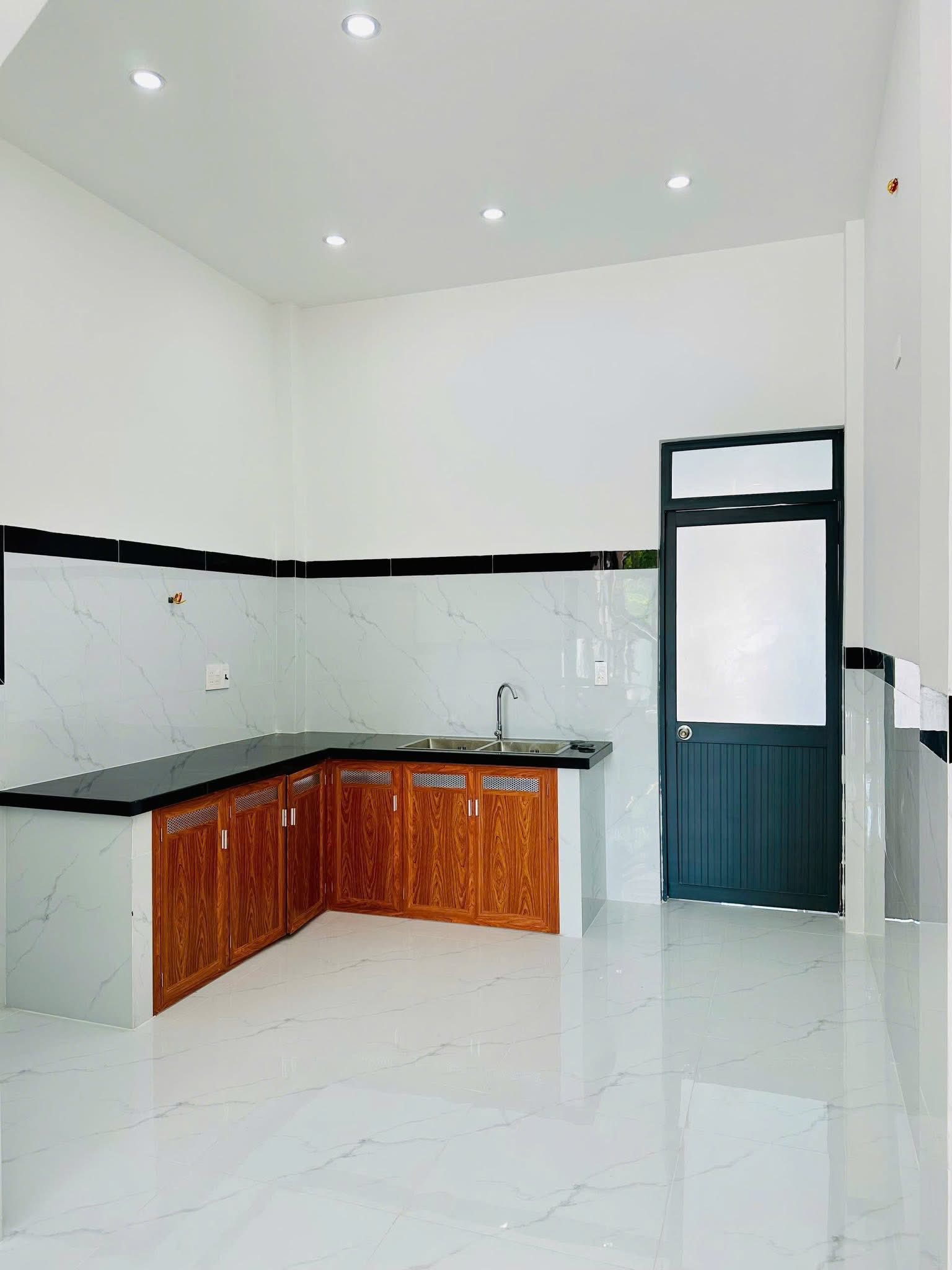 BÁN NHÀ 2 TẦNG HẺM RỘNG LÊ ĐẠI HÀNH  GẦN CHỢ HOA LƯ - QUY NHƠN.MÃ SỐ: #NR0256 15988330